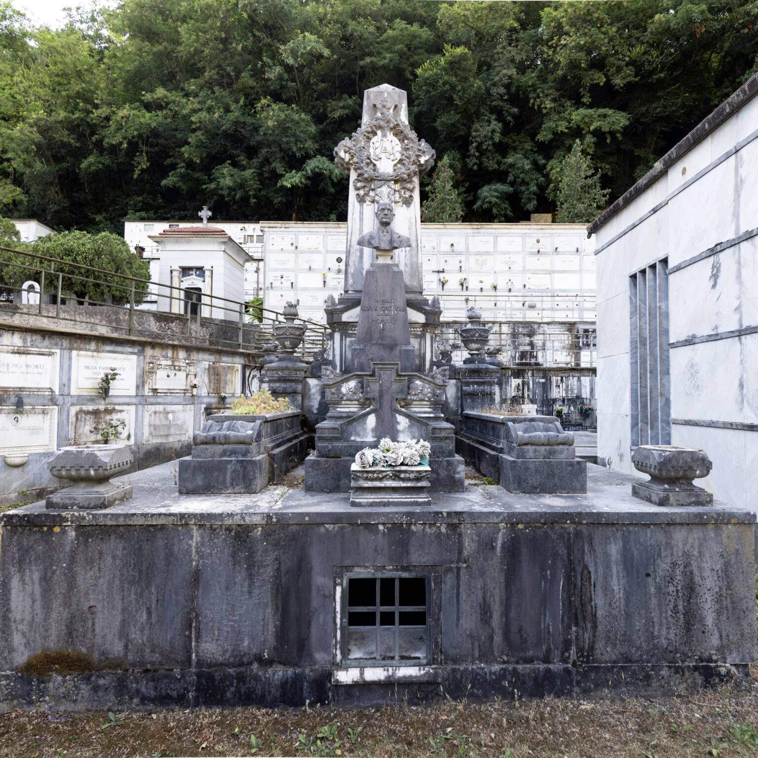 Monumento funebre della famiglia Ponzanelli