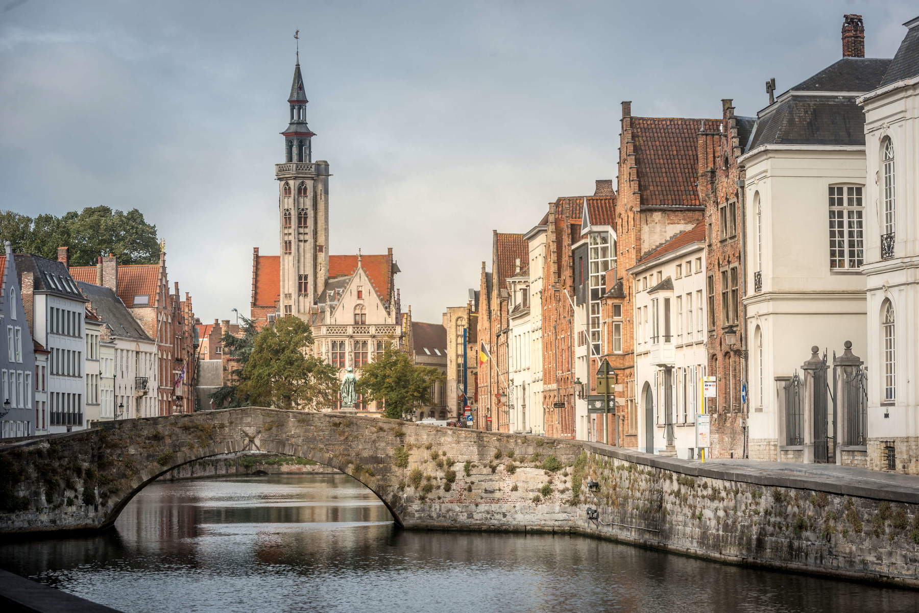 Bruges, Koningsbrug en Poortersloge. Foto: Visit Bruges / Jan Darthet