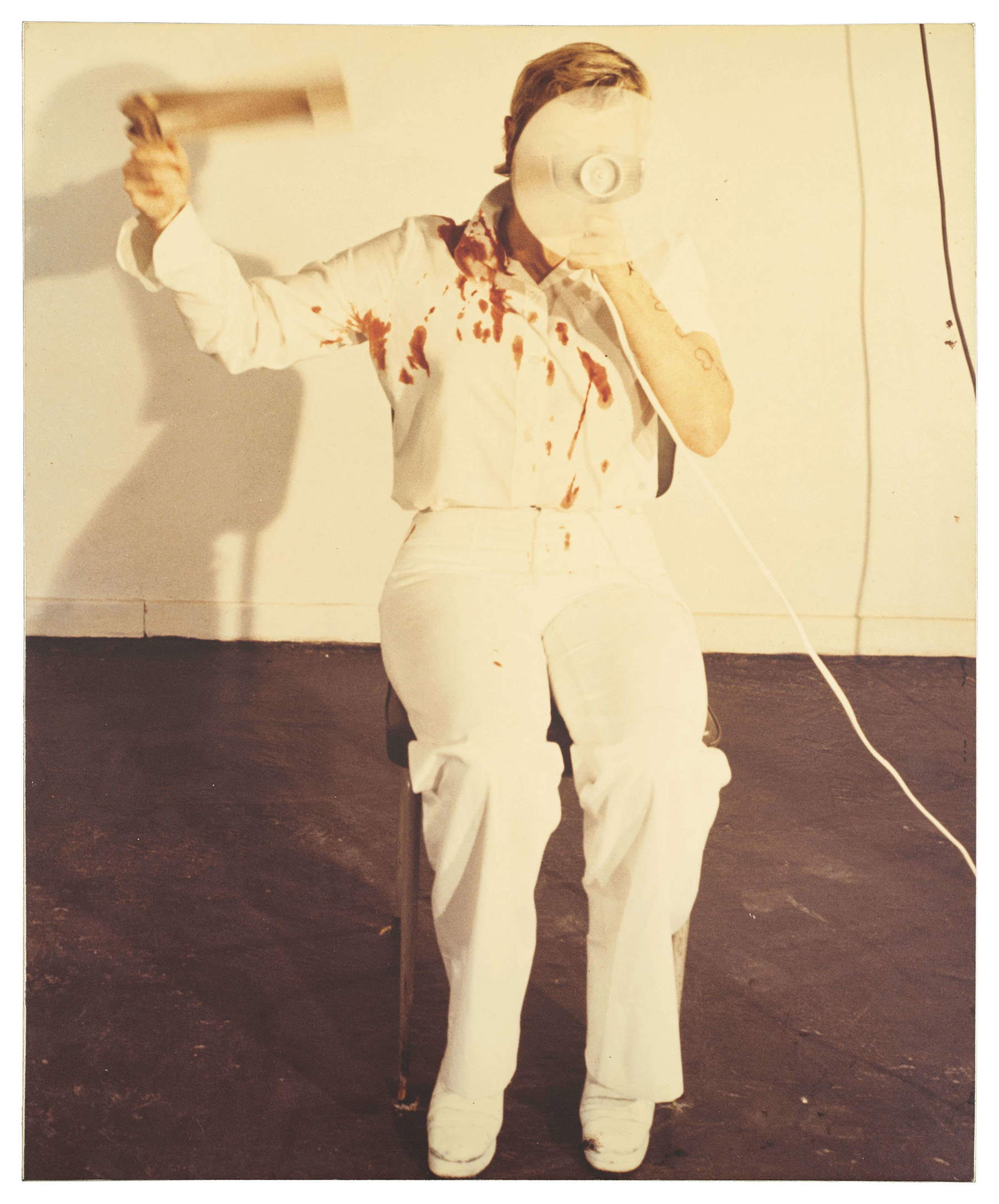 Gina Pane, Moment de l'action m&eacute;lancolique 2 x 2 x 2 (1974; Performance, Studio Morra, Neapel; Privatsammlung). Mit freundlicher Genehmigung des Archivs Gina Pane.