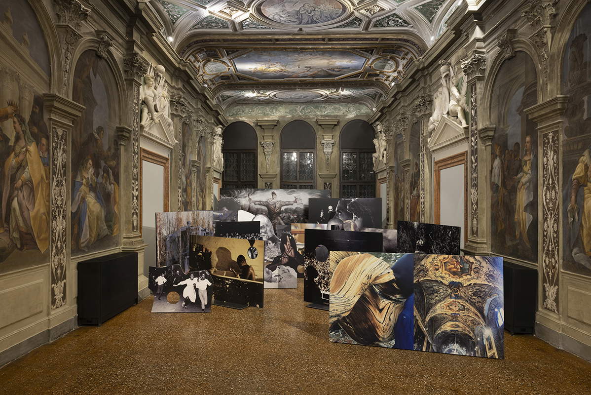 Installations de l'exposition « Helter Skelter : Arthur Jafa et Richard Prince ». Photo : Andrea Rossetti