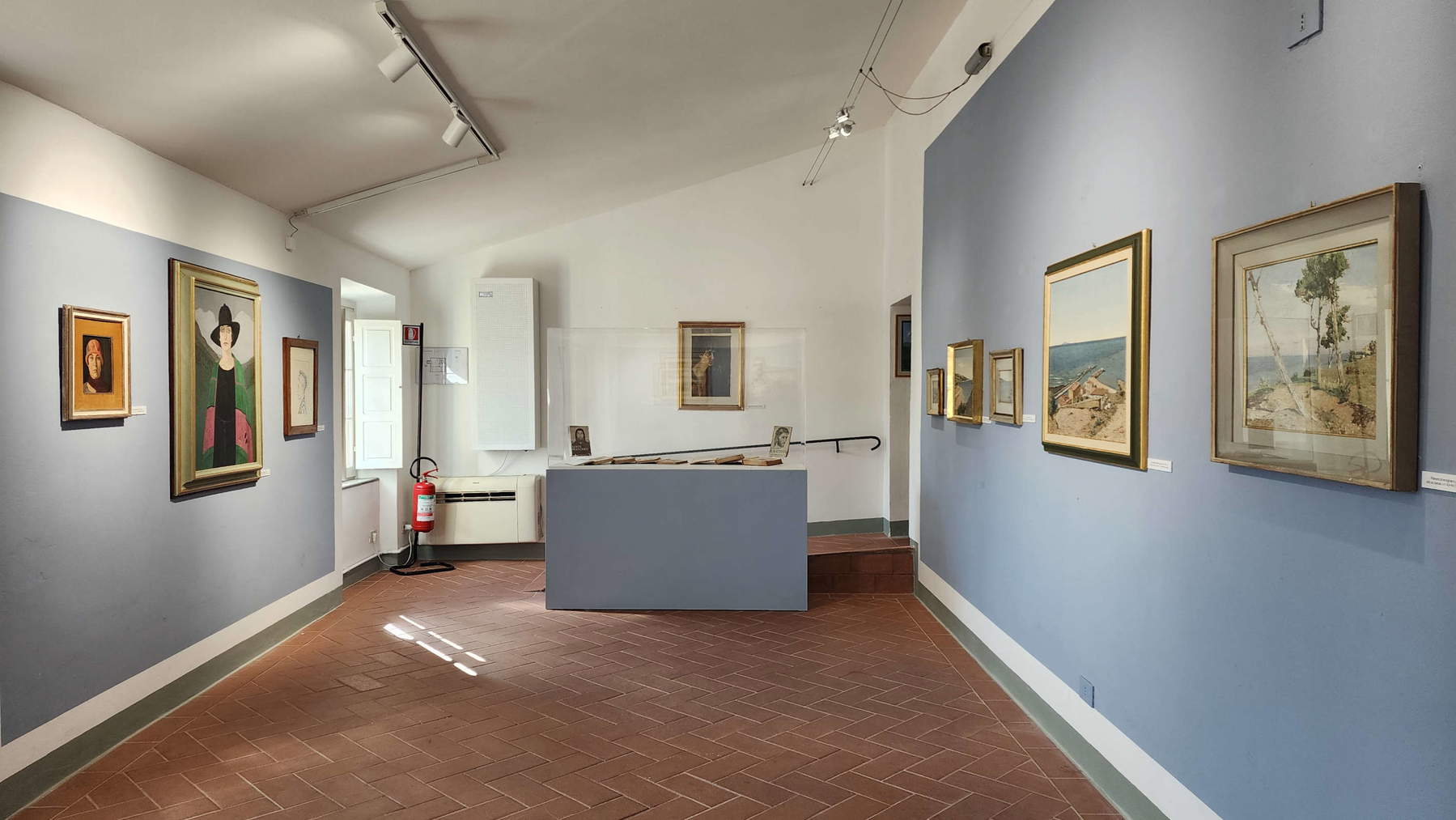 Exhibition design for “Memo Vagaggini: Painting Between Reality and Dream.” Photo: Federico Giannini