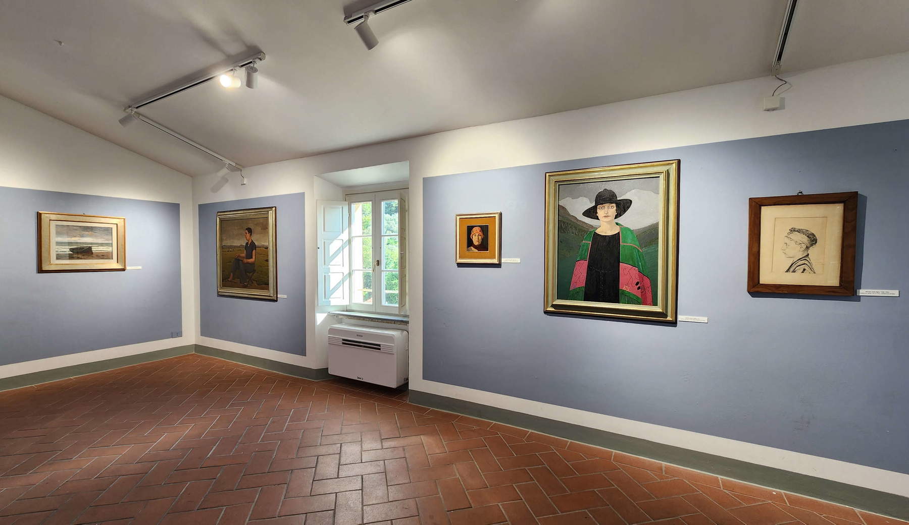 Exhibition design for “Memo Vagaggini: Painting Between Reality and Dream.” Photo: Federico Giannini