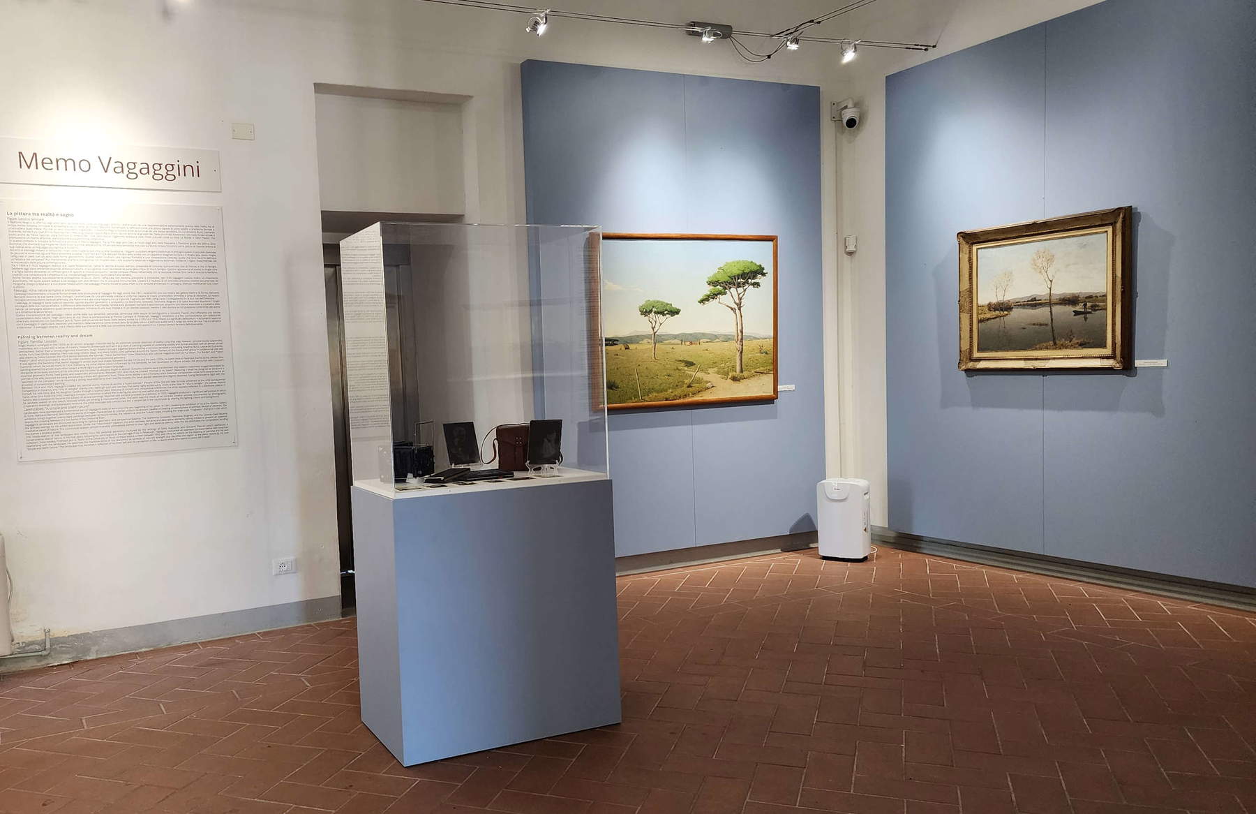 Exhibition design for “Memo Vagaggini: Painting Between Reality and Dream.” Photo: Federico Giannini