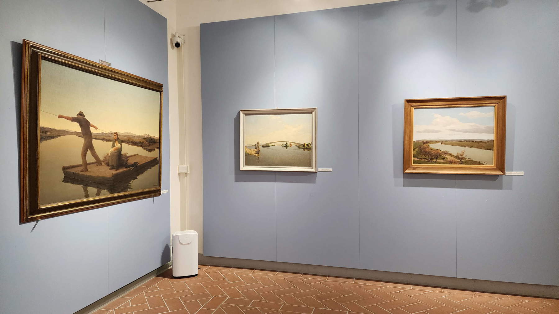Exhibition design for “Memo Vagaggini: Painting Between Reality and Dream.” Photo: Federico Giannini