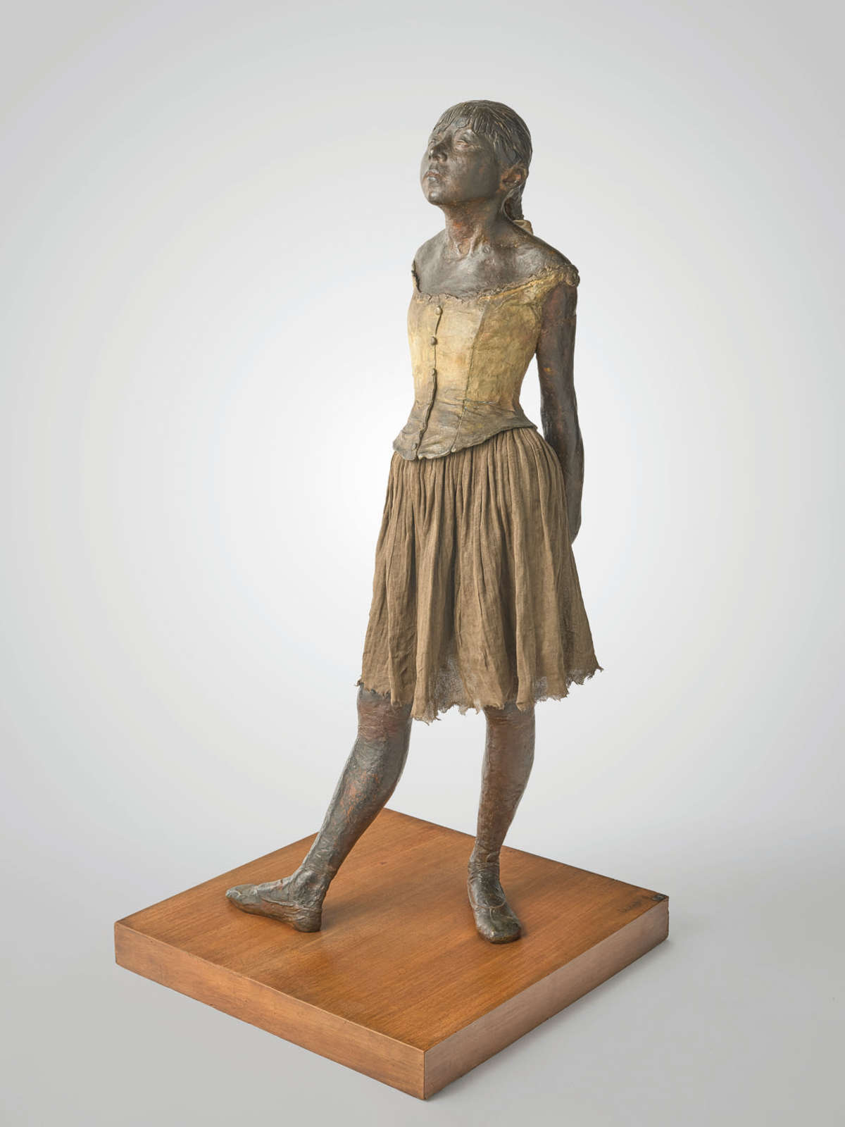 Edgar Degas, Jeune danseuse de quatorze ans (1880-1881 [1922] ; bronze et tissu, 98 x 49 x 50 cm ; Rotterdam, Museum Boijmans Van). Photo : Studio Tromp