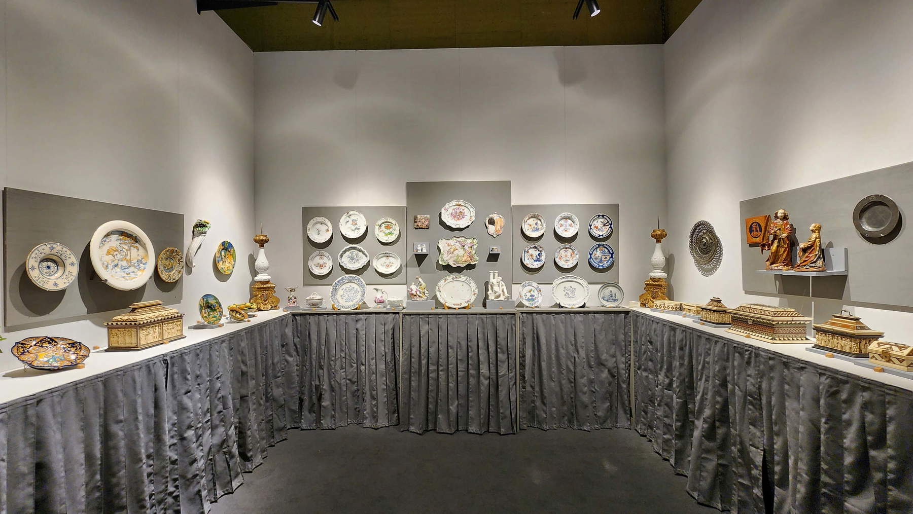 Exhibits at BIAF 2026. Photo: Finestre sull'Arte