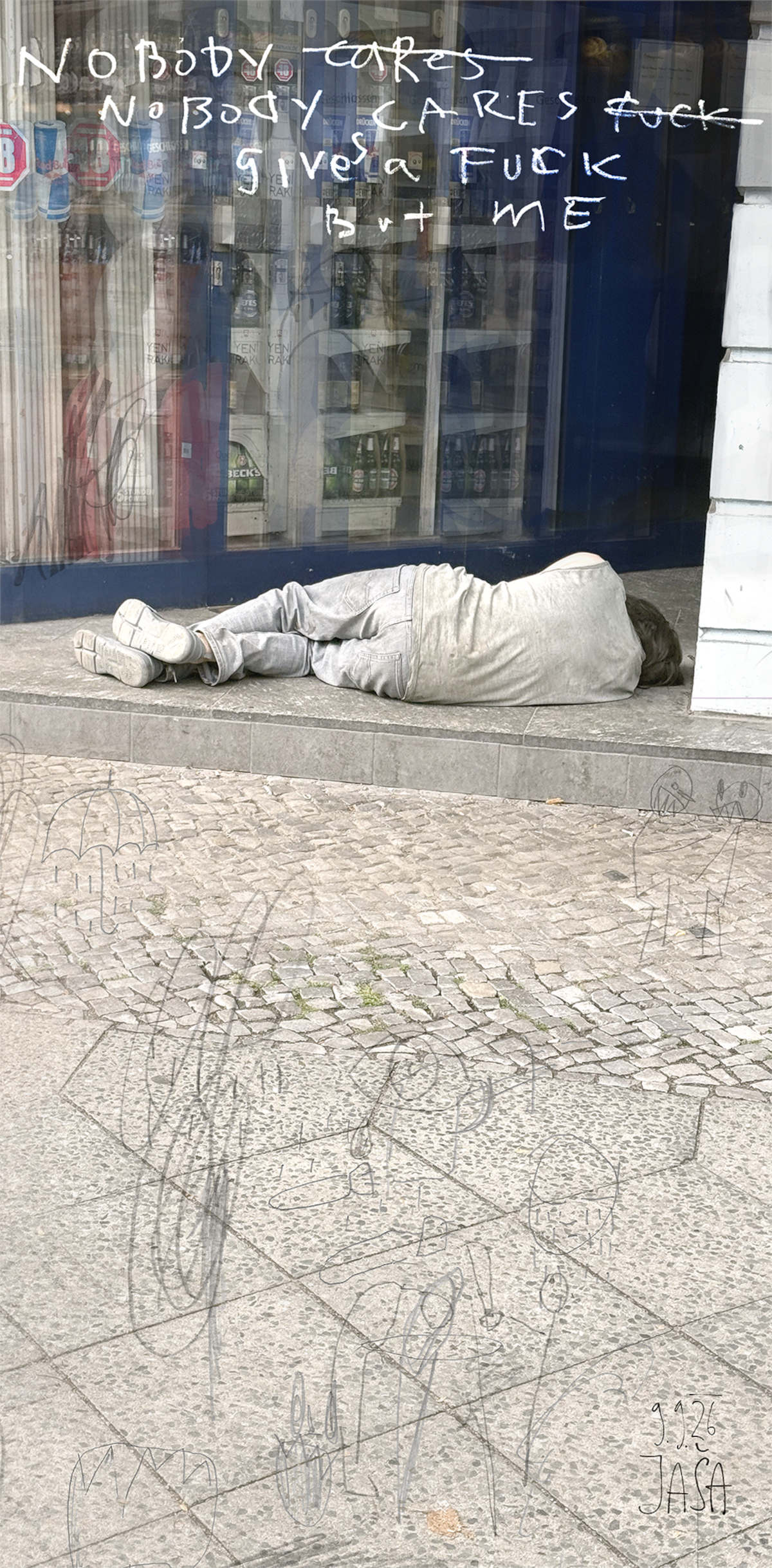 JAŠA, Nobody cares, nobody gives a fuck, but me (2026; fotografia digitale elaborata, stampa su carta da parati, 333 x 165 cm)