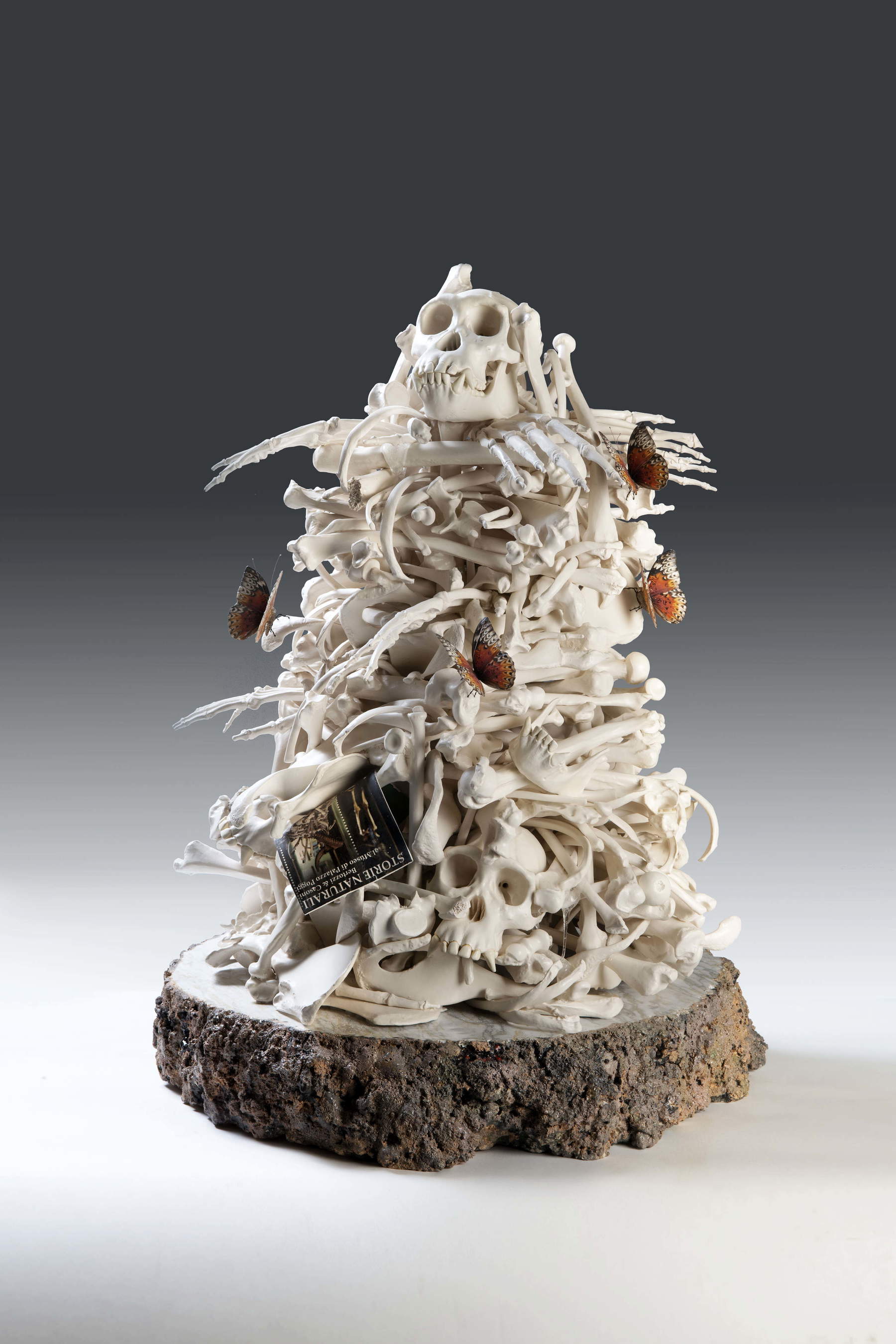 Bertozzi &amp; Casoni, Chimpanz&egrave;&egrave; (2020; vielfarbige Keramik, 84 x 62 x 62 cm)