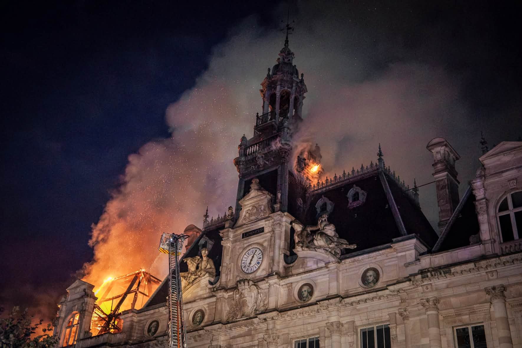 L'incendio dell'H&ocirc;tel de Ville di Limoges. Foto: Ville de Limoges