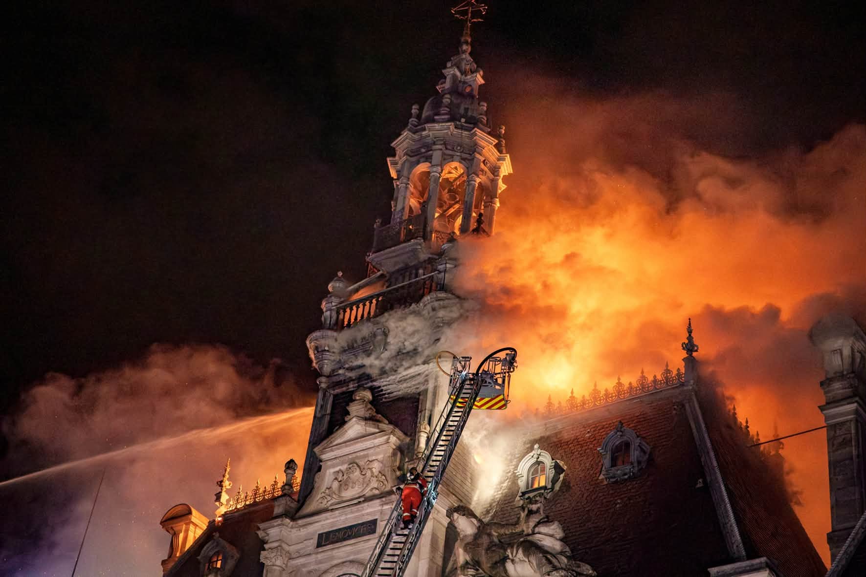 L'incendio dell'H&ocirc;tel de Ville di Limoges. Foto: Ville de Limoges