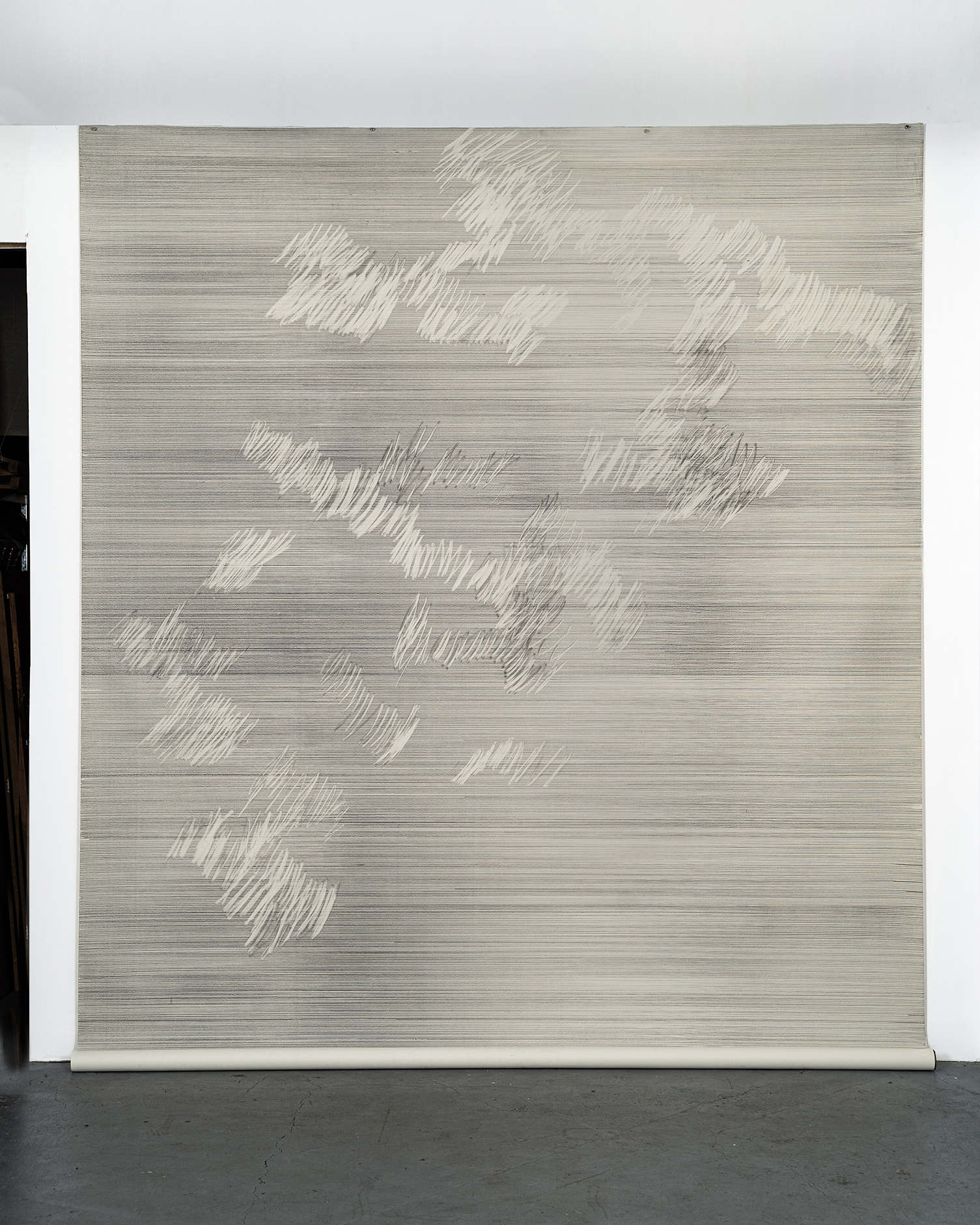 Nicolas Müller, Ohne Titel (Erased) (2025; Graphit und Radiergummi auf Papier, 410 x 271 cm)