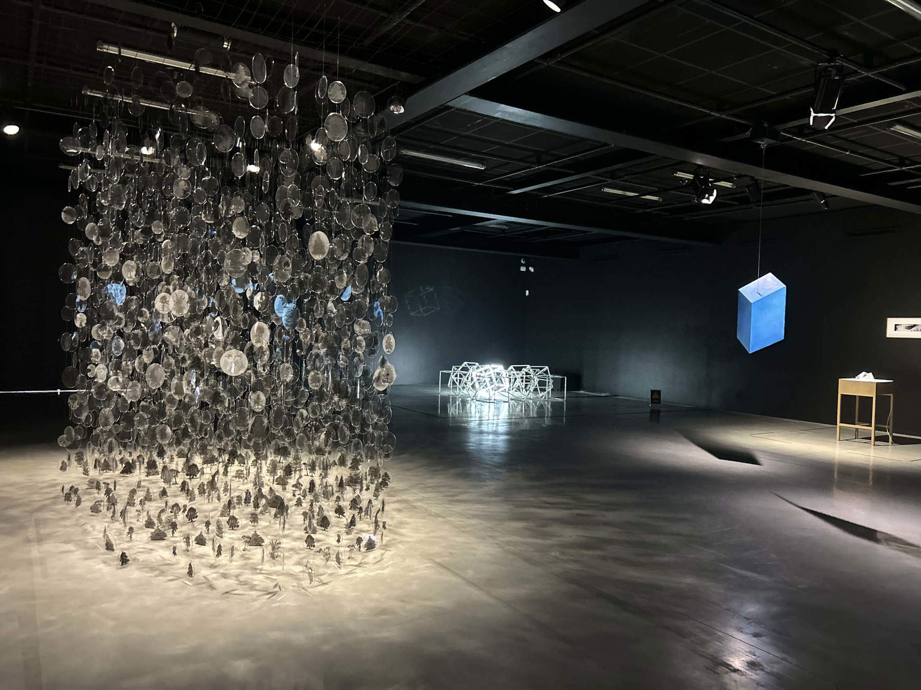 Ausstellungsgestaltung der Ausstellung „L'id&eacute;e des corps c&eacute;lestes“ im CCC OD &ndash; Centre de cr&eacute;ation contemporaine Olivier Debr&eacute; in Tours. Foto: Francesca Anita Gigli