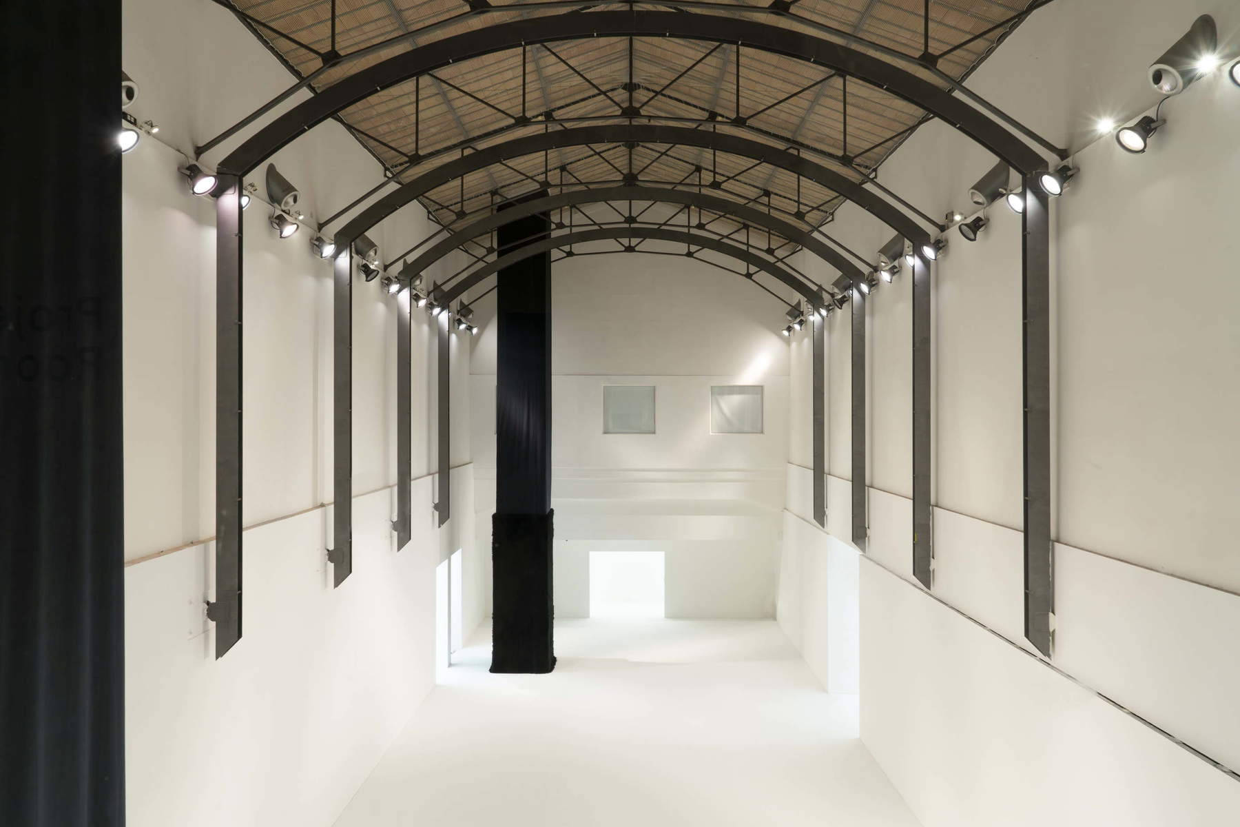 Mise en scène de l'exposition « Cuoghi Corsello. Parmi les nuages ». Photo : Ornella De Carlo