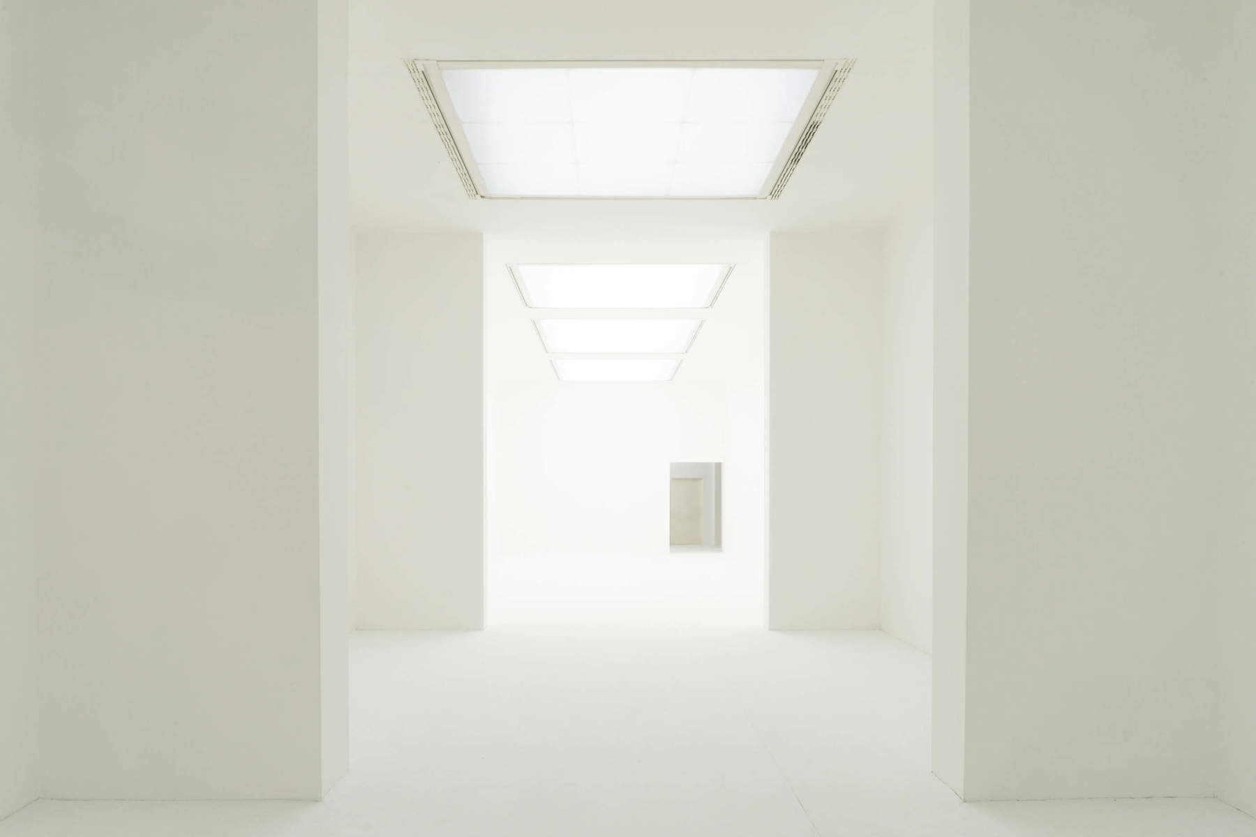 Mise en scène de l'exposition « Cuoghi Corsello. Parmi les nuages ». Photo : Ornella De Carlo