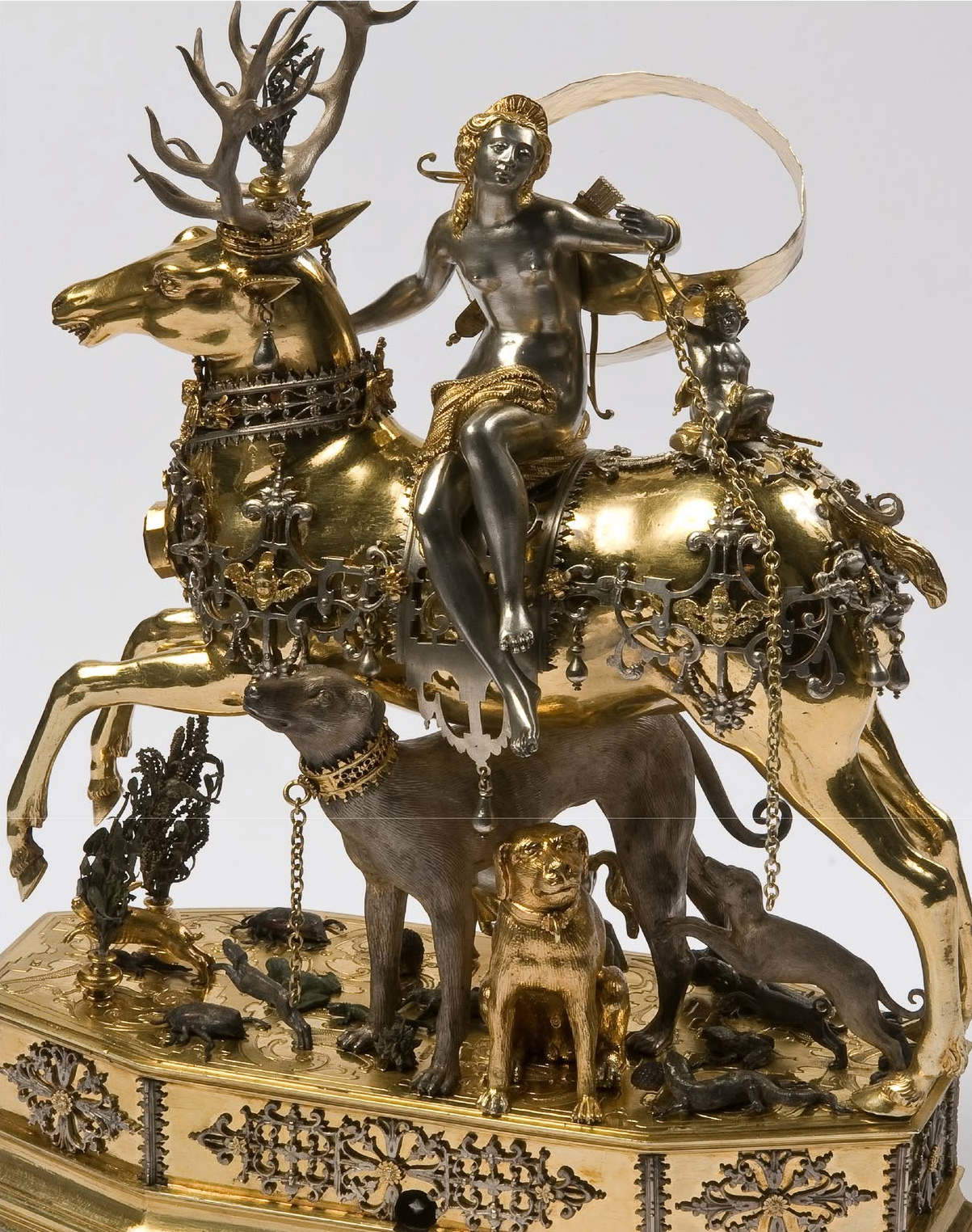 Joachim Fries, Automat mit der Jägerin Diana (um 1610–1620; vergoldetes Silber, 33,8 &times; 24,5 &times; 9 cm; Mailand, Pinacoteca Ambrosiana, Inv. 297)