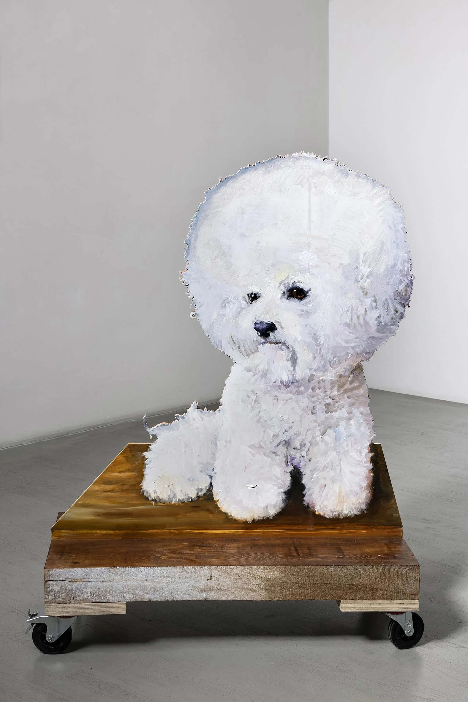 Tursic &amp; Mille, Bichon m&eacute;lancolique et pourtant mobile (2021; olio su legno intagliato, base in Douglas con rotelle, 129 x 94 x 45 cm). Presentato da: Alfonso Artiaco