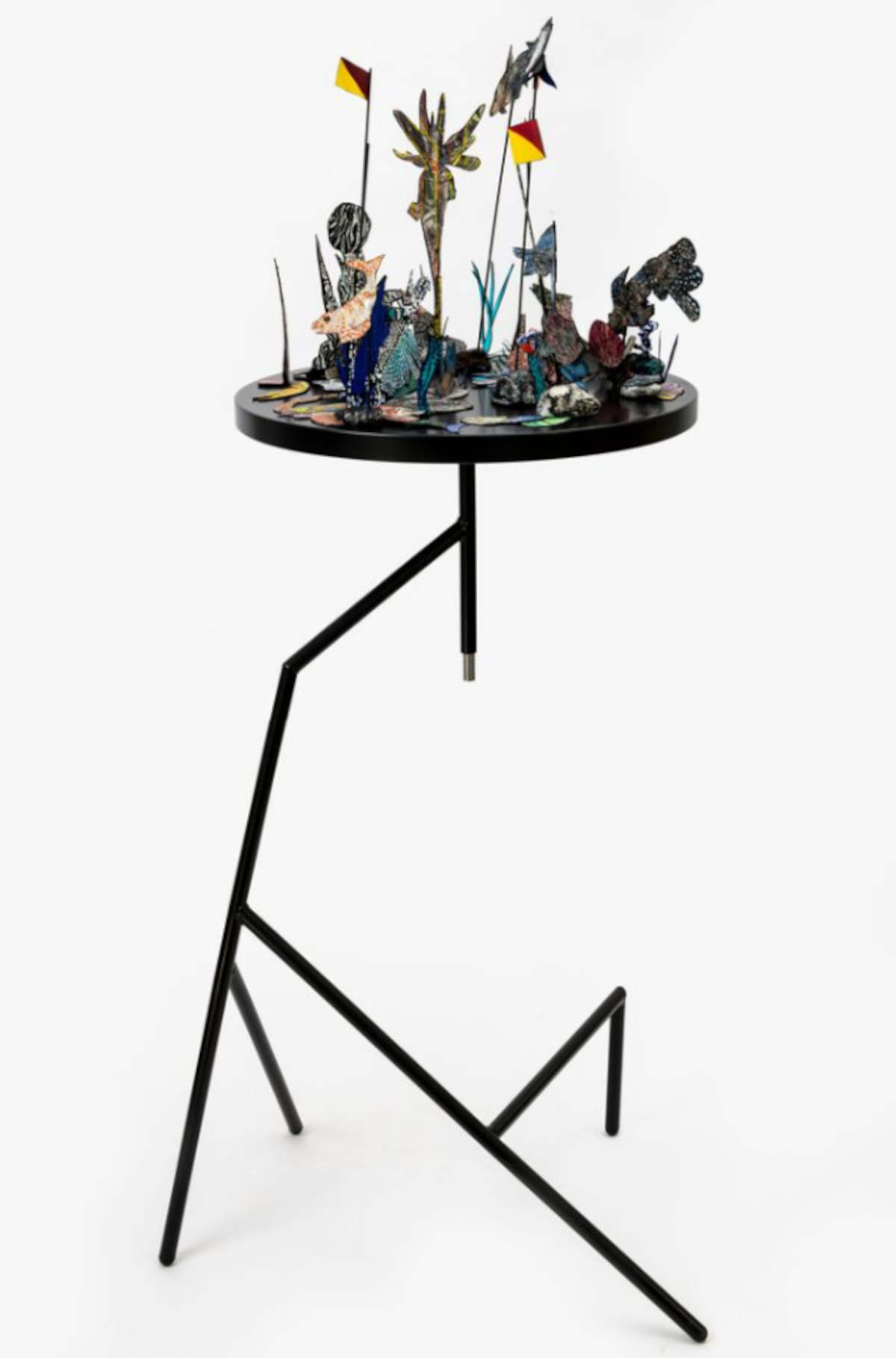Marzia Migliora, Paradossi dell'abbondanza #67 (Midnight zone) (2026; diorama, collage e disegno su carta, elementi tridimensionali su basi rotanti di legno, 160,5 x 67 x 54 cm). Presentata da: Lia Rumma