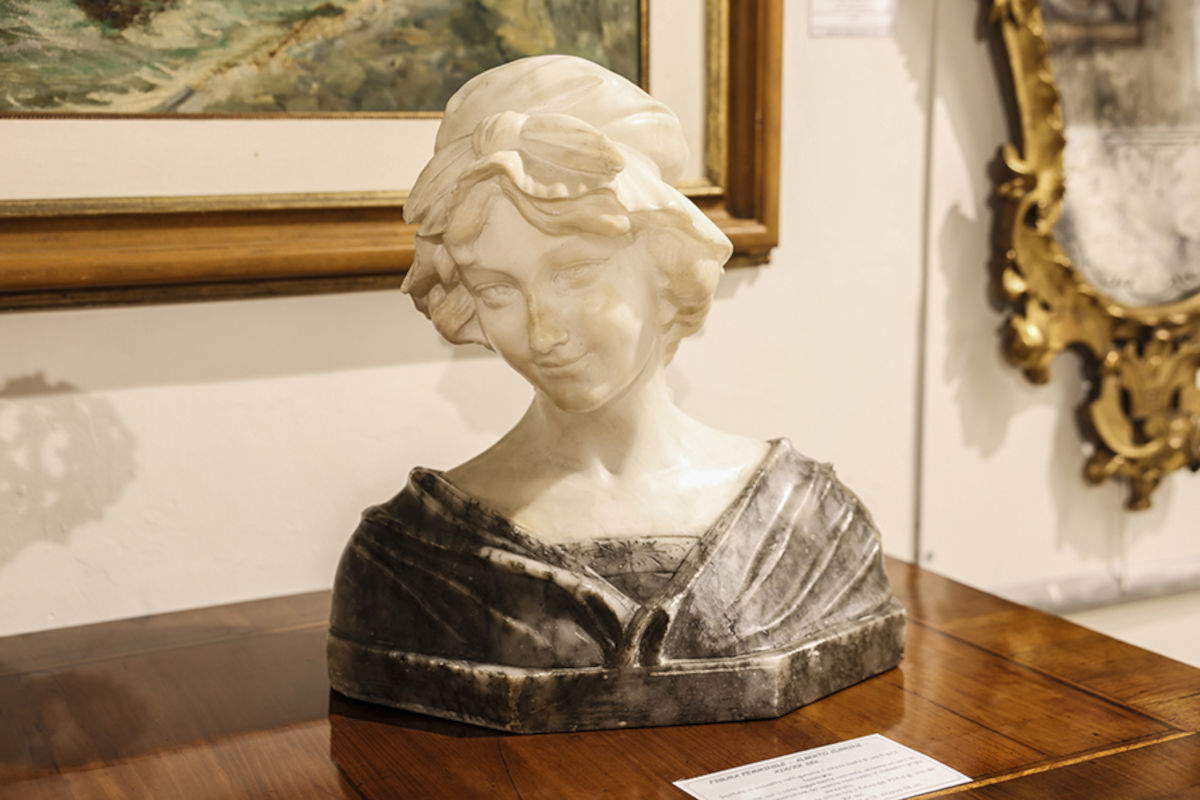 Alberto Currini, Female Figure (19th–20th century; alabaster)