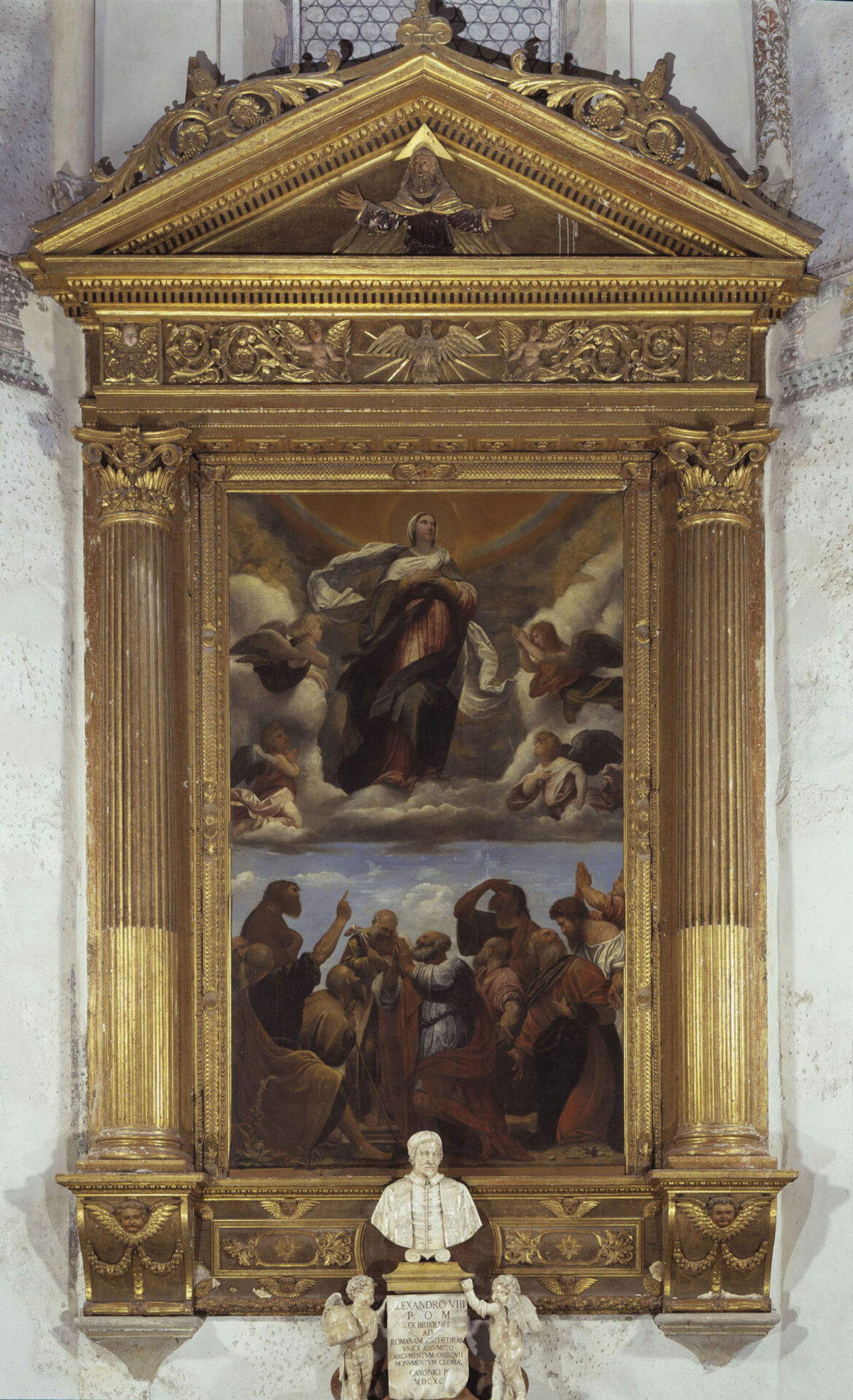 Before restoration: Alessandro Bonvicino known as Il Moretto, Assumption of the Virgin (1524-1526; oil on canvas with carved, polychrome and gilded wooden ancona, 472 x 310 cm; Brescia, Duomo Vecchio) &copy; Fotostudio Rapuzzi