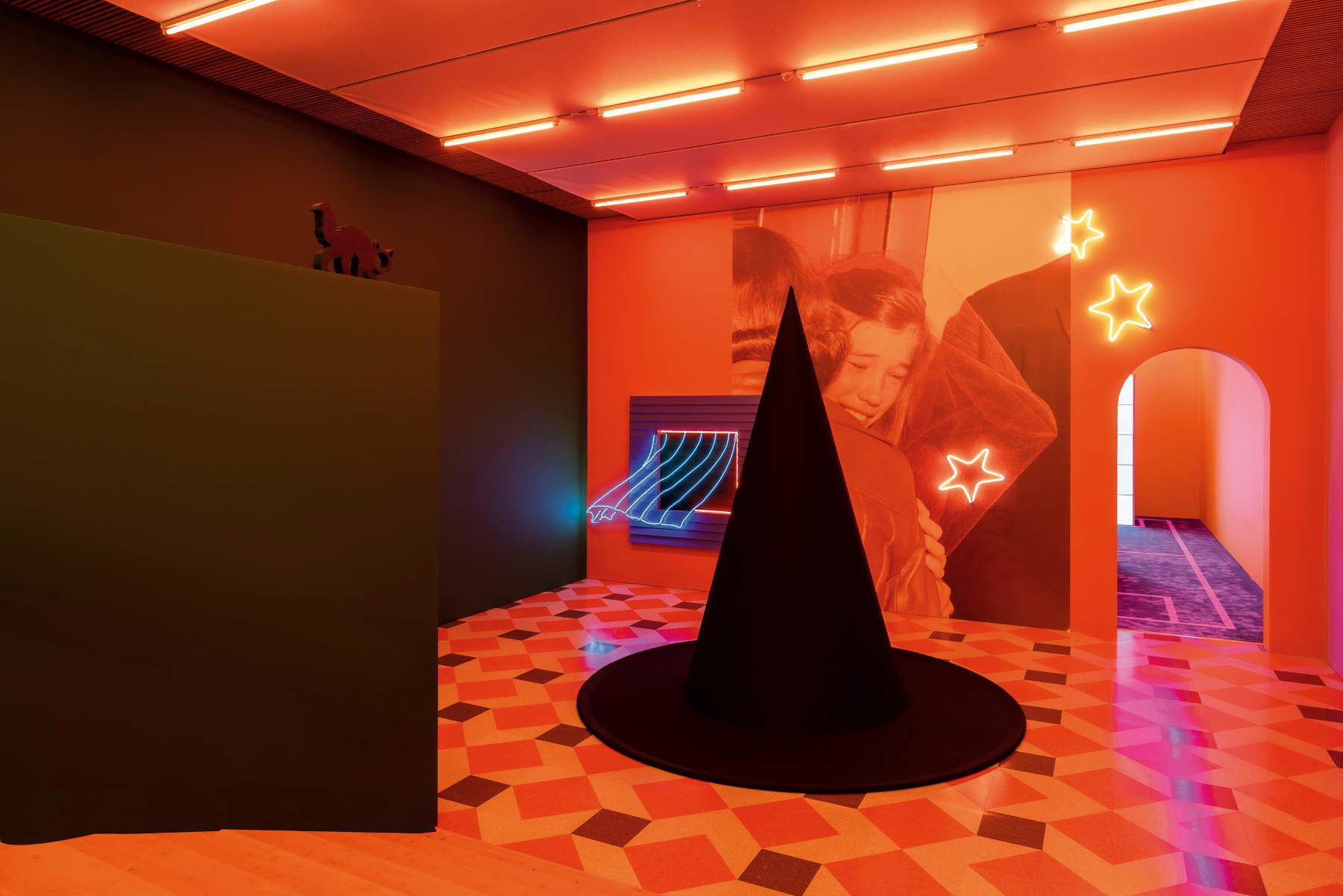 6. View of the installation, Mr. Remember (2022; Denmark, Humleb&aelig;k, Louisiana Museum of Modern Art). Photo: Courtesy of Alex Da Corte studio