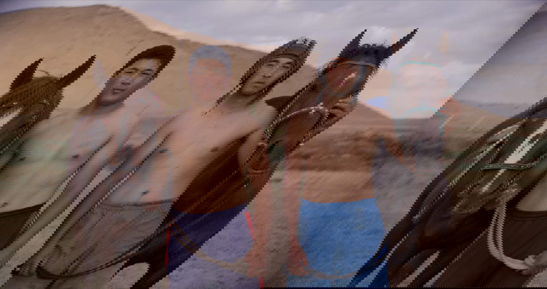 Alexey Morosov, video-proiezione con dighe kirghise e sequenze di kok-b&ouml;r&uuml;, fotogramma di dettaglio con allenamento di kok-b&ouml;r&uuml;