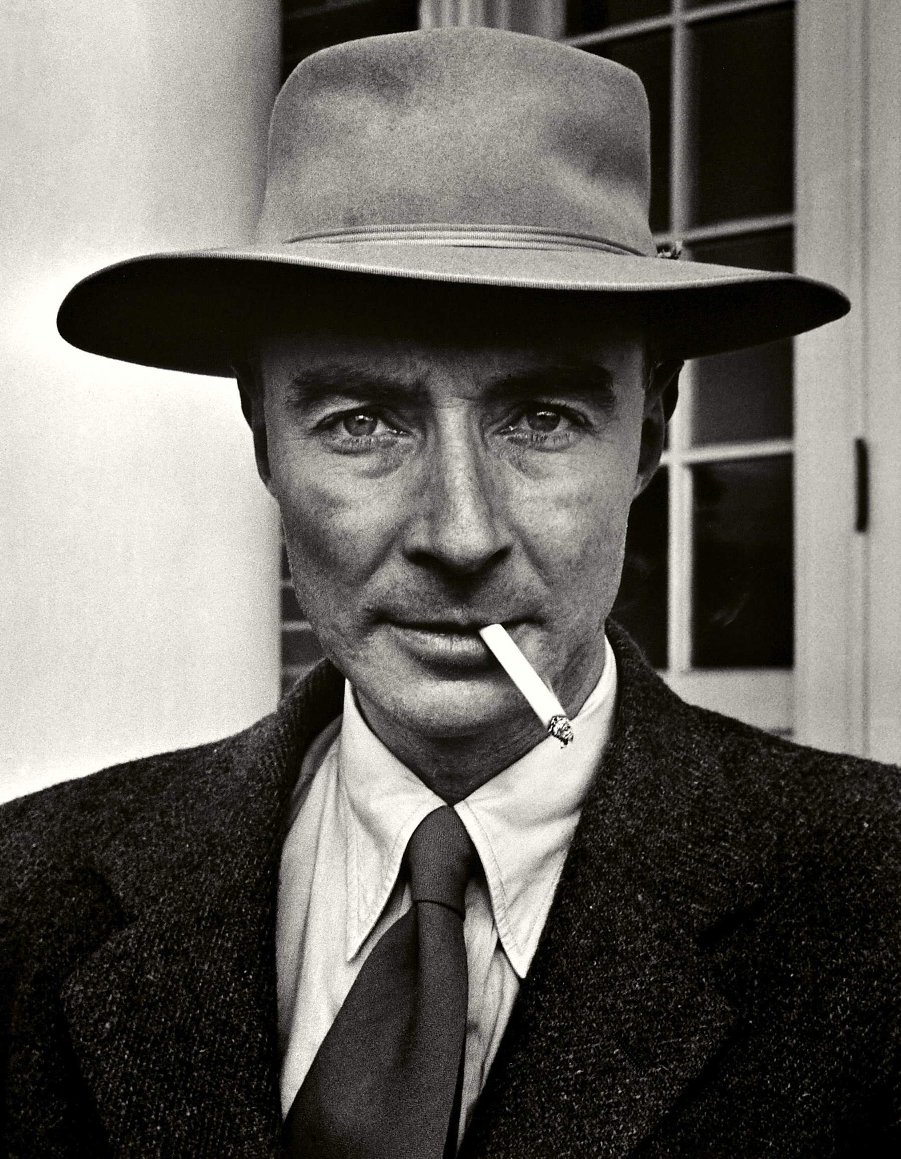 Alfred Eisenstaedt, Der amerikanische Physiker J. Robert Oppenheimer (Princeton, New Jersey, 1947) &copy; Alfred Eisenstaedt / The LIFE Picture Collection / Shutterstock