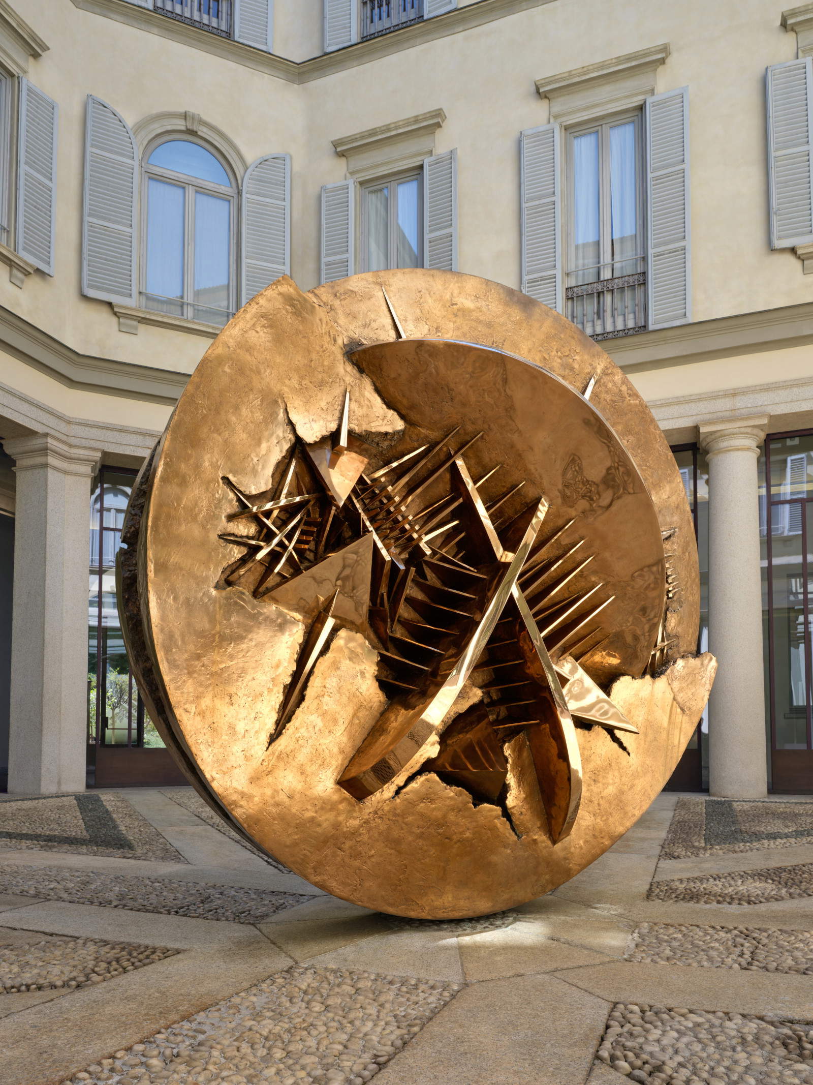 Arnaldo Pomodoro. A Life, Gallerie d'Italia - Milan, Intesa Sanpaolo Museum, 2026. Photo: Agostino Osio - Alto Piano Studio. Courtesy of Arnaldo Pomodoro Foundation and Intesa Sanpaolo.