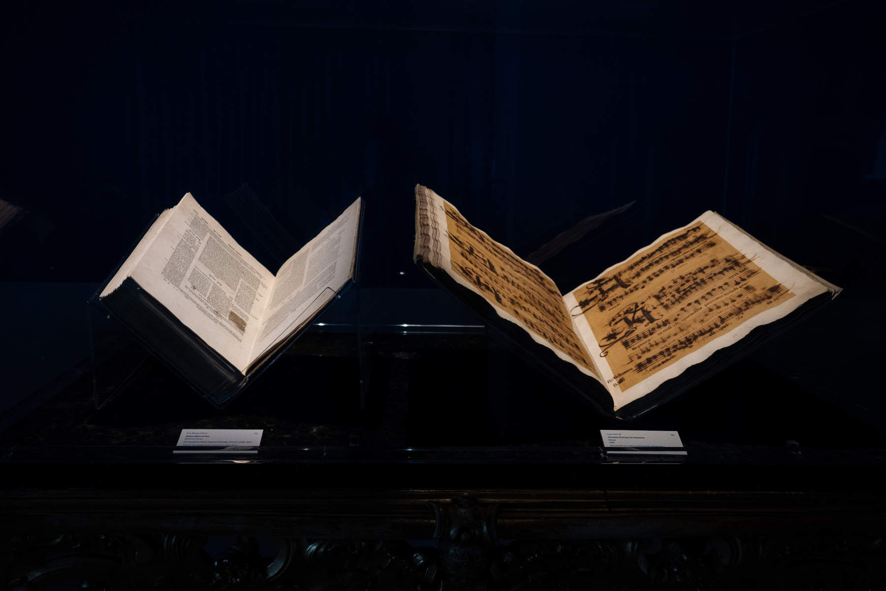 Blick in die Ausstellung „Katastrophe und Wunder &ndash; AQVA“, BAV-Saal im Andito Pastor. Foto: Olivia Rainaldi