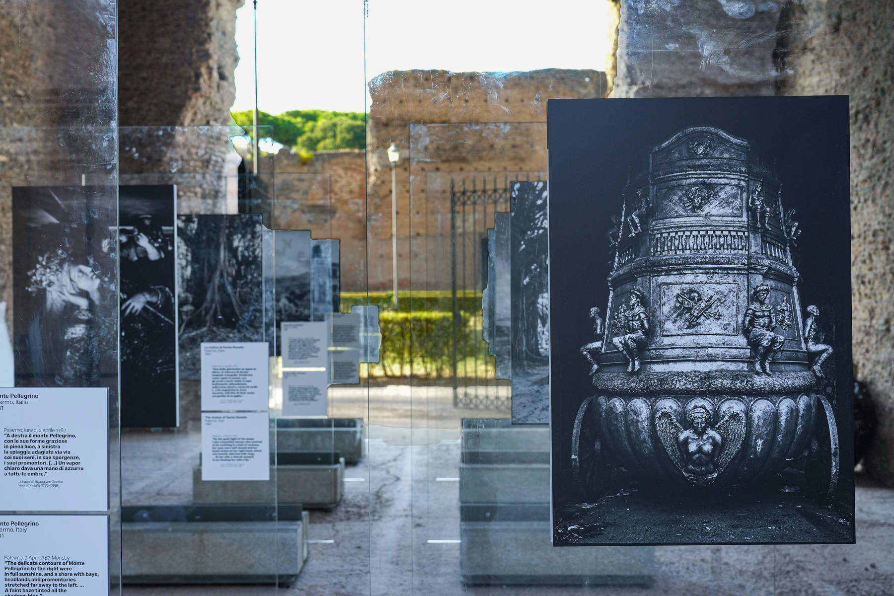Aufbau der Frank-Horvat-Ausstellung in den Caracalla-Thermen. Foto: Fabio Caricchia