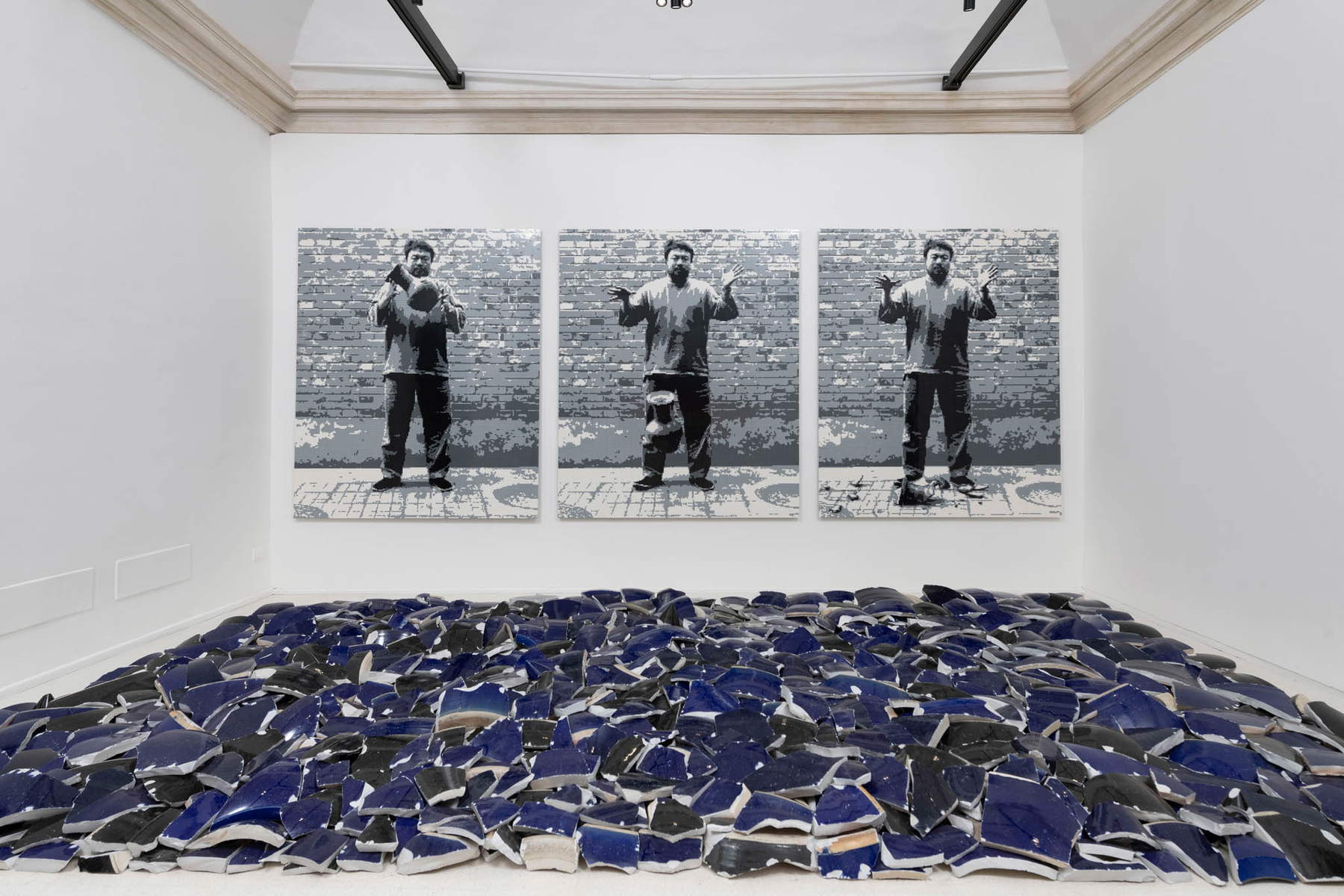 Allestimento della mostra AI WEIWEI: Aftershock presso MAXXI L&rsquo;Aquila. Foto allestimento &copy; Giorgio Benni, su gentile concessione di Fondazione MAXXI