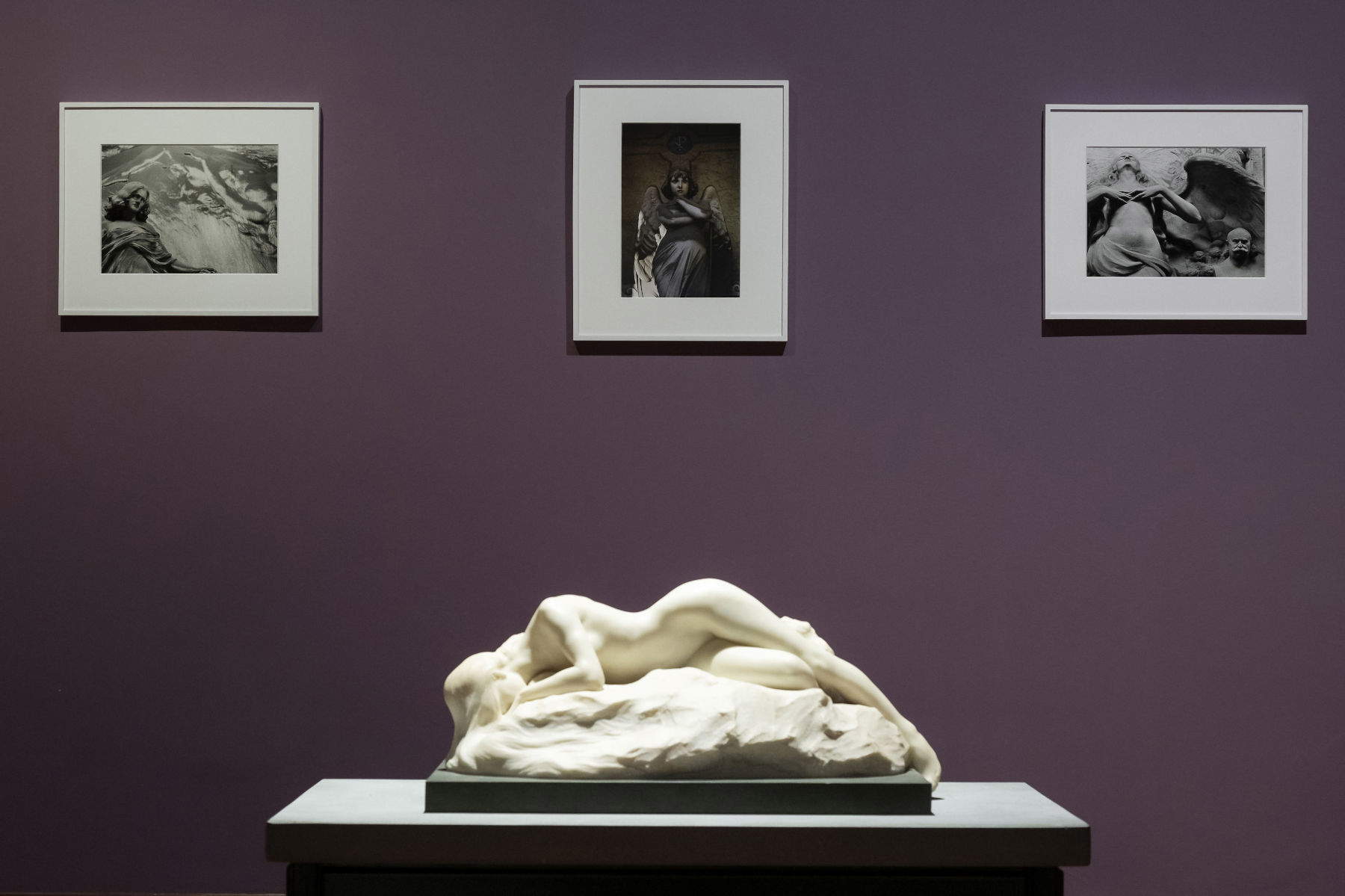 Einrichtung der Ausstellung Lisetta Carmi. Erotik und Autoritarismus im Staglieno. Foto: Perottino