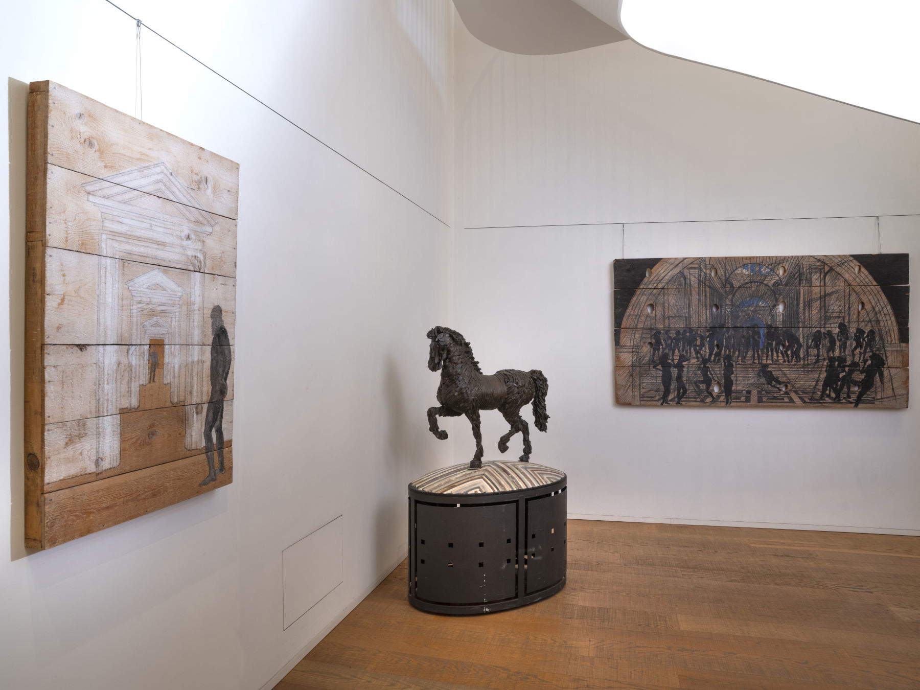 Montaje de la exposición Mario Ceroli. Mito y Materia en la galería Tornabuoni Arte de Florencia. Foto: Tornabuoni Arte