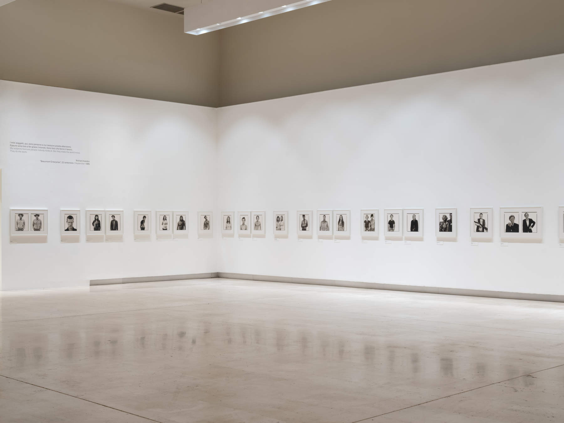 Vista de la exposición «Richard Avedon. In the American West. 1979-1984». Foto: Daniele Molajoli &copy; Azienda Speciale Palaexpo