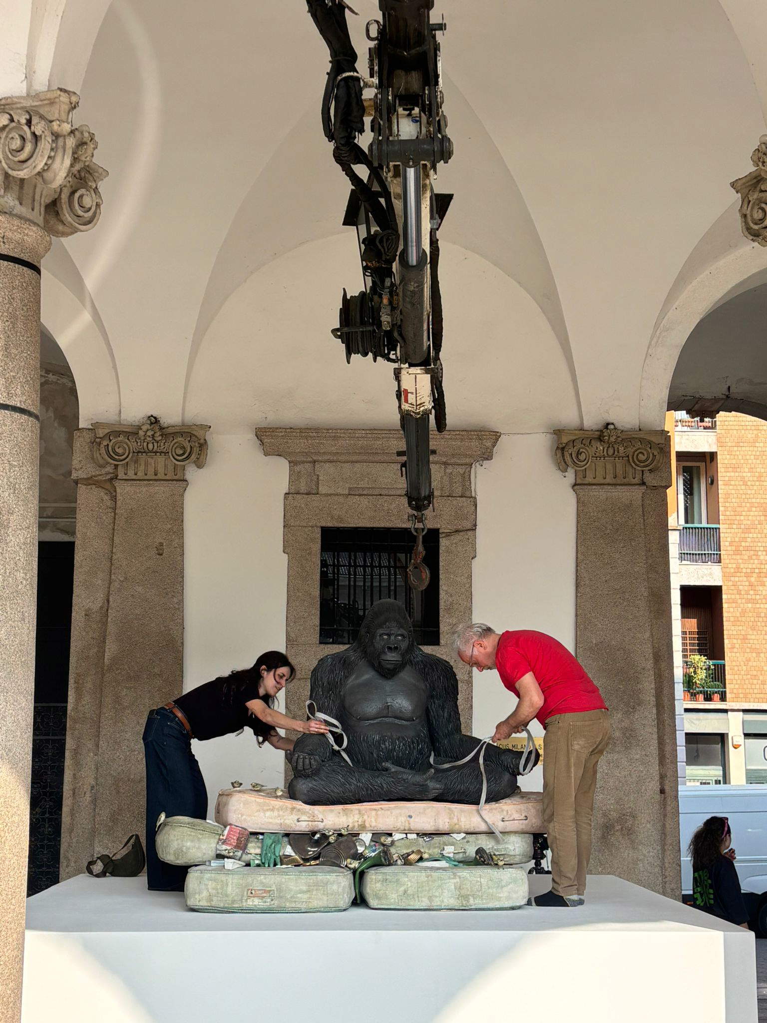 La mise en scène de la sculpture Regeneration. Photo : Finestre sull'Arte