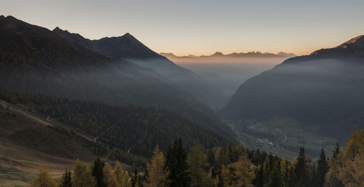 In Südtirol erzählen acht Installationen in der Landschaft von den sieben Tagen der Schöpfung