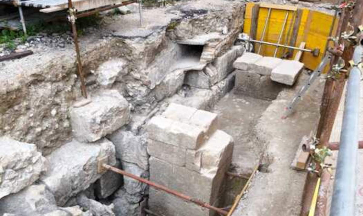 Ancona, monumental Roman wall structure discovered in the heart of the city