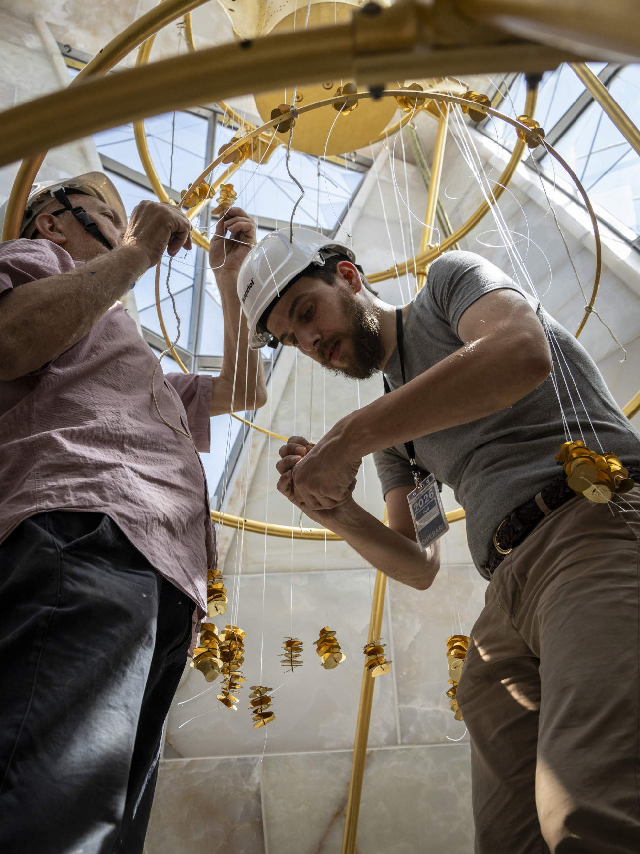 Andrea Mastrovito, Gv 1.29 (2026; glass, gold leaf, and LEDs; Barcelona, Bas&iacute;lica de la Sagrada Fam&iacute;lia). Photo: Pep Daud&eacute;