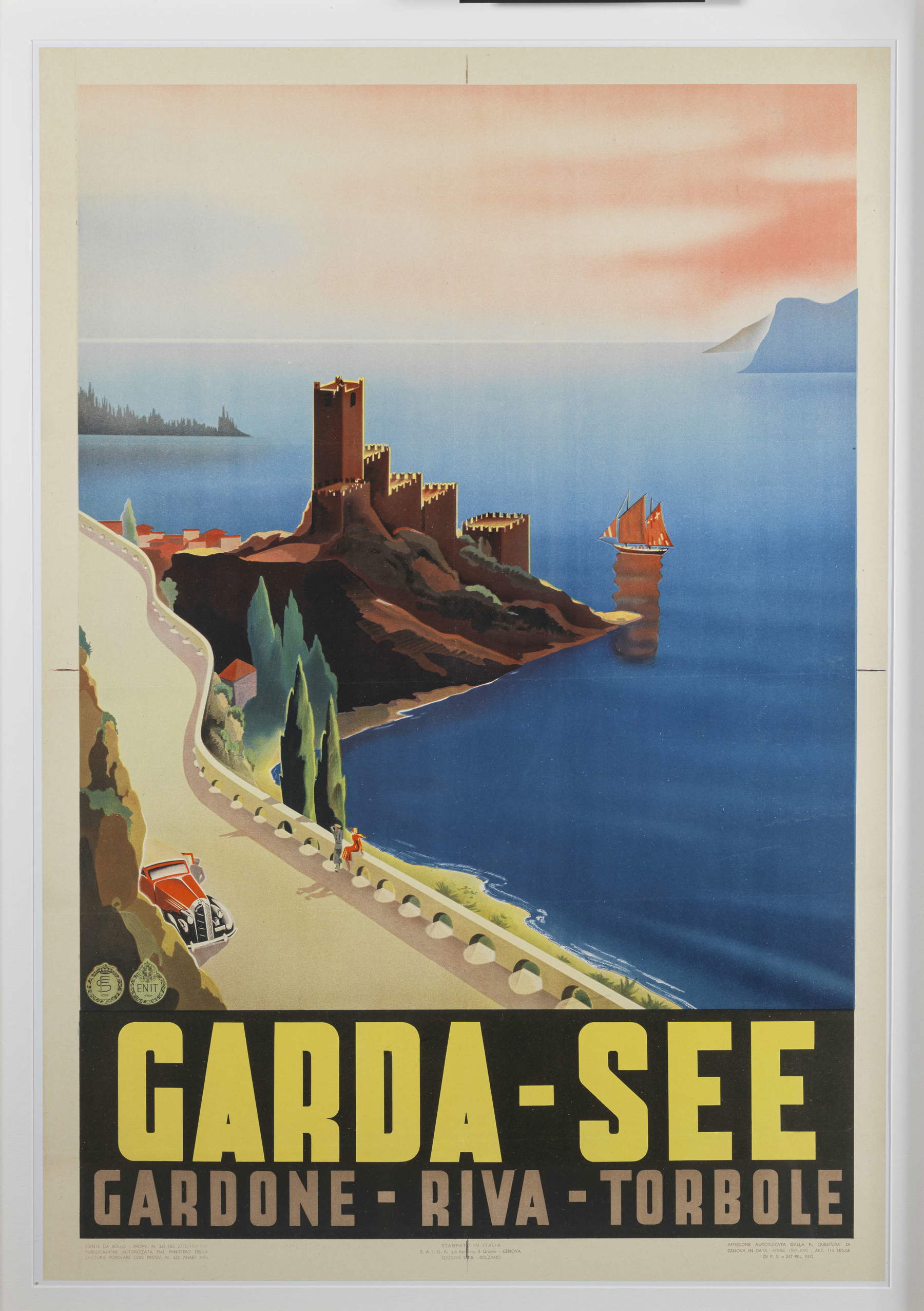 Anónimo, Lago de Garda. Gardone &ndash; Riva &ndash; Torbole (Edición Uta Bolzano, S.A.I.G.A., anteriormente Barabino &amp; Graeve Génova, 1939; cromolitografía sobre papel, 100,8 x 69,3 cm; Riva del Garda, MAG)