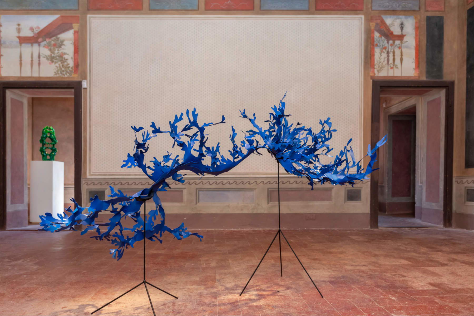 Antonio Barbieri, *Lichene* (2019; iron, steel, polyurethane paint, 200 x 100 x 45 cm; Capalbio, Palazzo Collacchioni, Officine Chigiotti). Photo: Dimitri Angelini