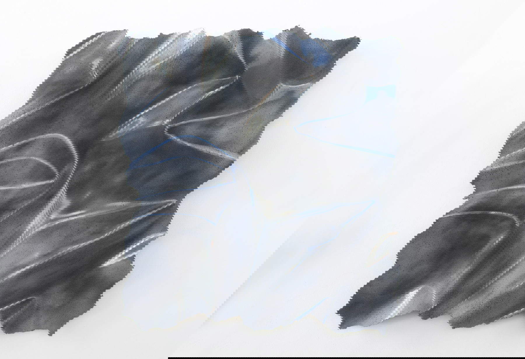 Arcangelo Sassolino, Sin título (2018; hormigón y acero, 159 x 147 x 23 cm) Cortesía de Repetto Gallery y Studio Arcangelo Sassolino. Fotografía de Pamela Randon