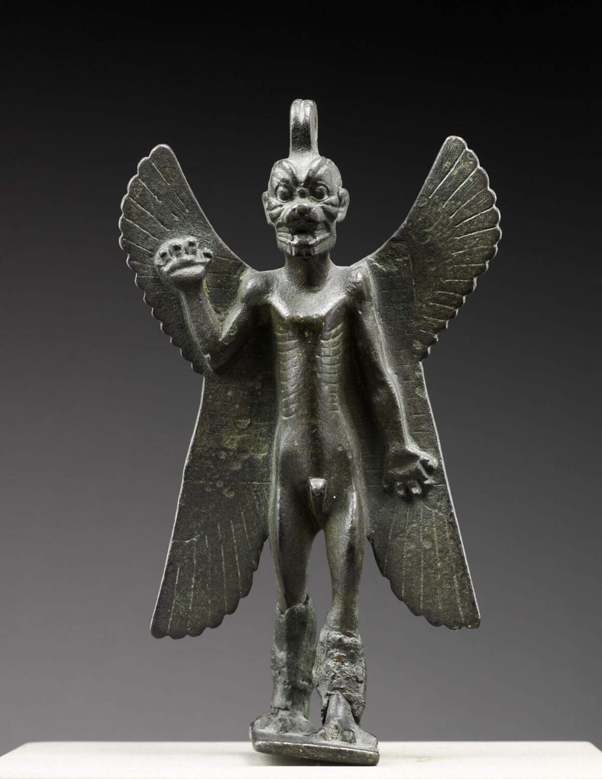 Mesopotamische Kunst, Figur des Dämons Pazuzu (911 und 604 v. Chr.; Bronze; 15 x 8,6 x 5,6 cm; Paris, Mus&eacute;e du Louvre) &copy; 2007 Mus&eacute;e du Louvre, Dist. GrandPalaisRmn / Thierry Ollivier