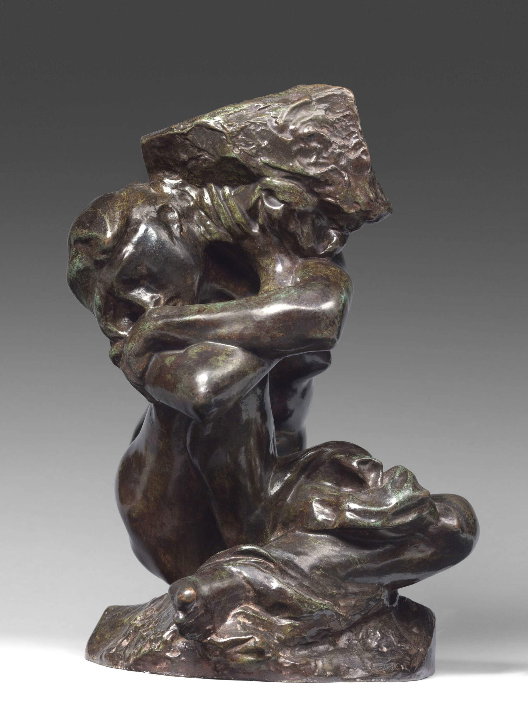 Auguste Rodin, „Cariatide tomb&eacute;e portant sa pierre“, kleines Modell (1883; Bronze, 43,9 x 32 x 30,5 cm; Paris, Mus&eacute;e Rodin) &copy; Mus&eacute;e Rodin. Foto: Herv&eacute; Lewandowski