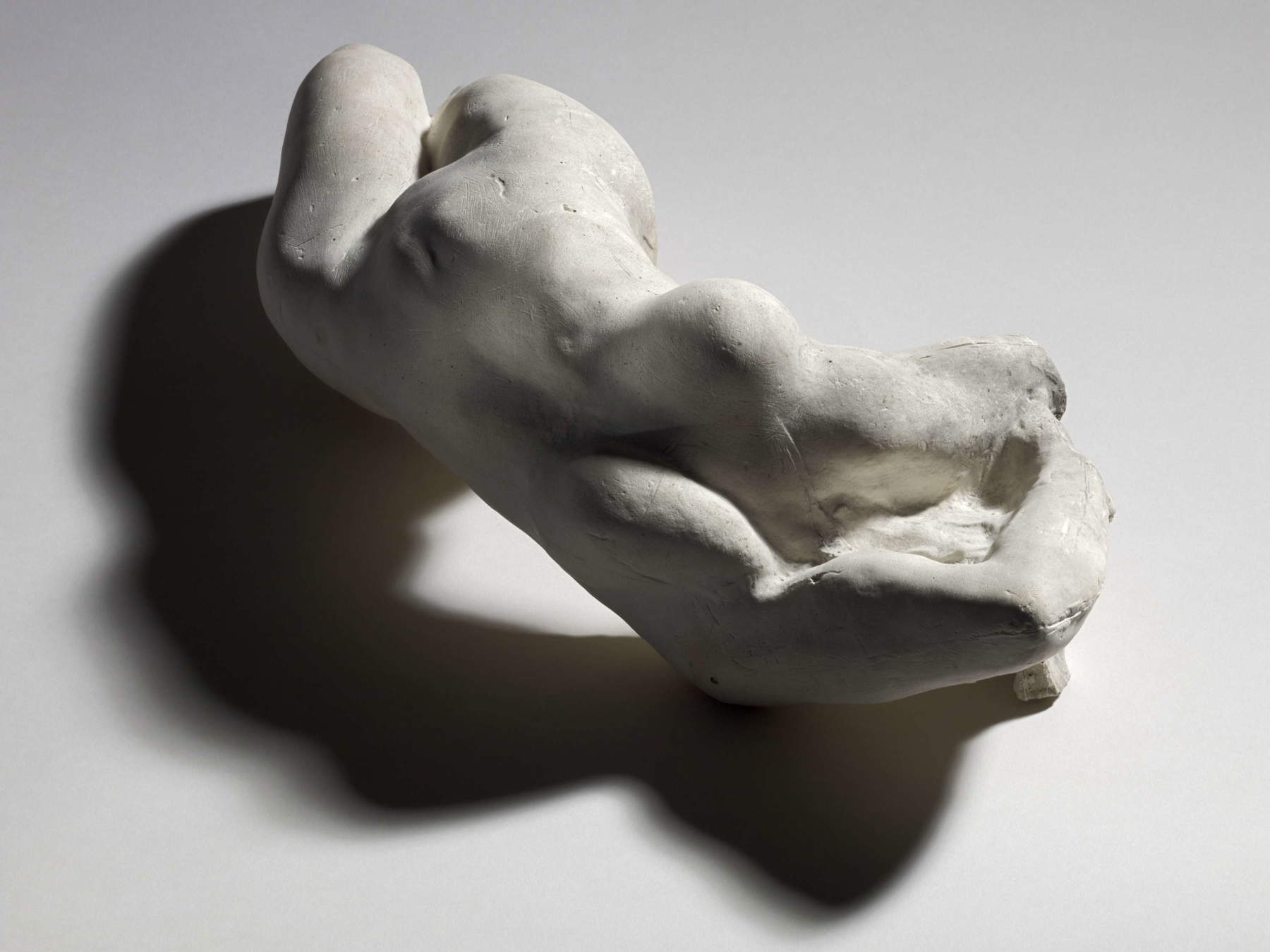Auguste Rodin, „Torse d’Ad&egrave;le“ (1882; Gips, 13,3 x 44,5 x 19 cm; Paris, Mus&eacute;e Rodin) &copy; Mus&eacute;e Rodin. Foto: Cristian Baraja
