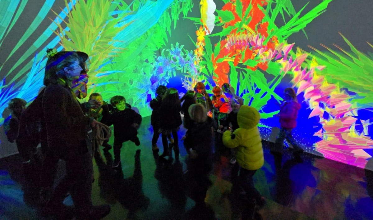 Kinder im Chiostro del Bramante