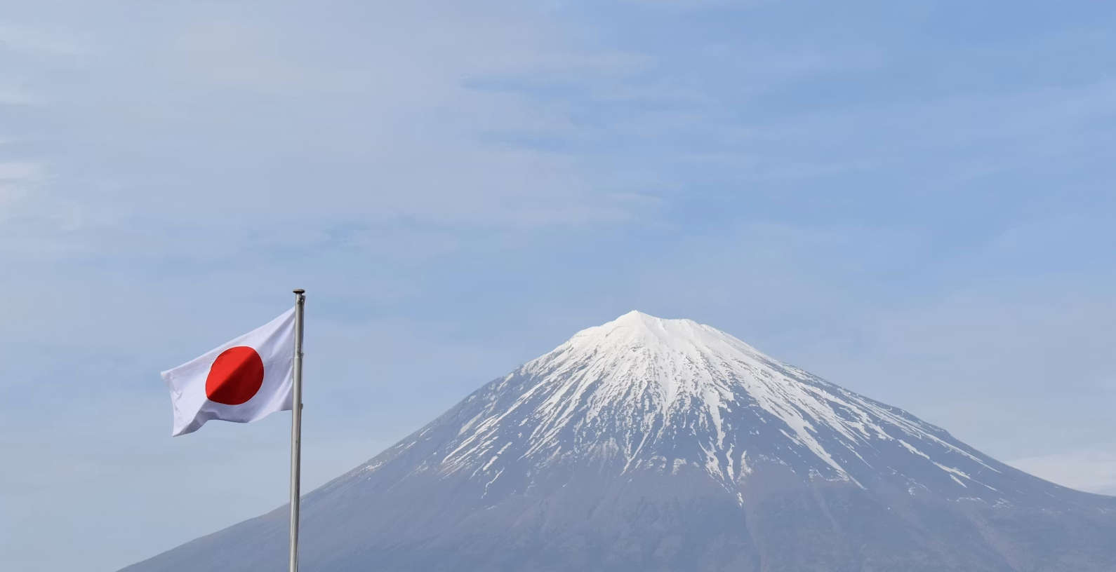 The Japanese flag against the backdrop of Mount Fuji. Photo: Anna Mircea