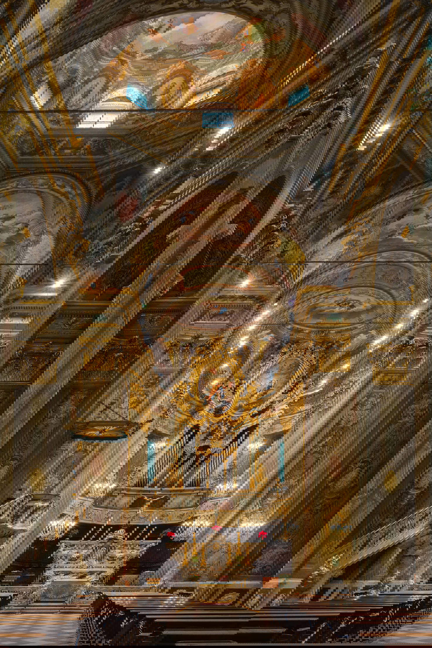 Finalborgo, Basilica di San Biagio, altare maggiore e navata. Crediti Fotografici: Archivio&nbsp;Finale&nbsp;Ligure | Studiowiki | Foto: Davide&nbsp;Busetto