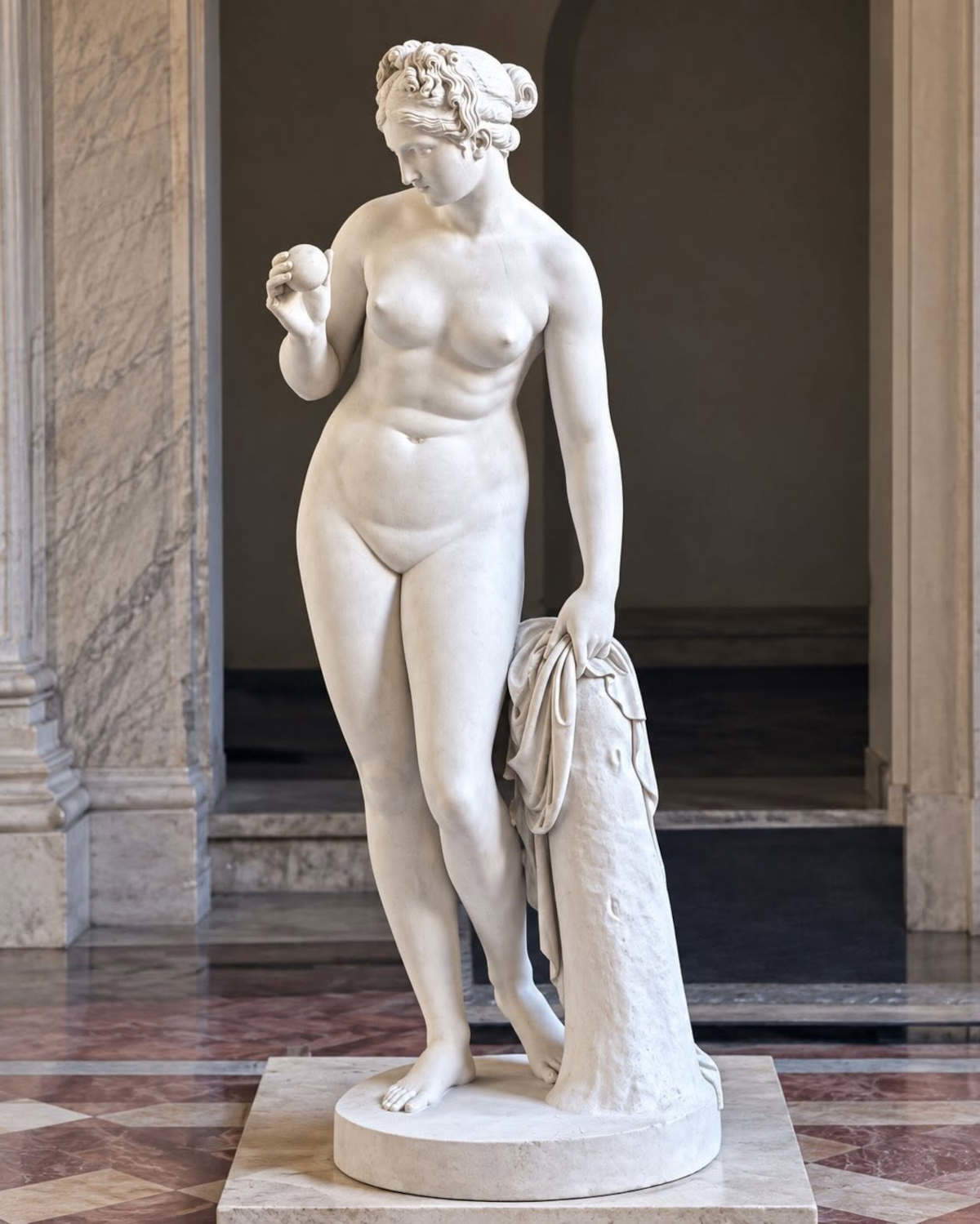 Bertel Thorvaldsen, «Venus vencedora» (1813; yeso, 162 cm de altura; Roma, Academia de San Luca)