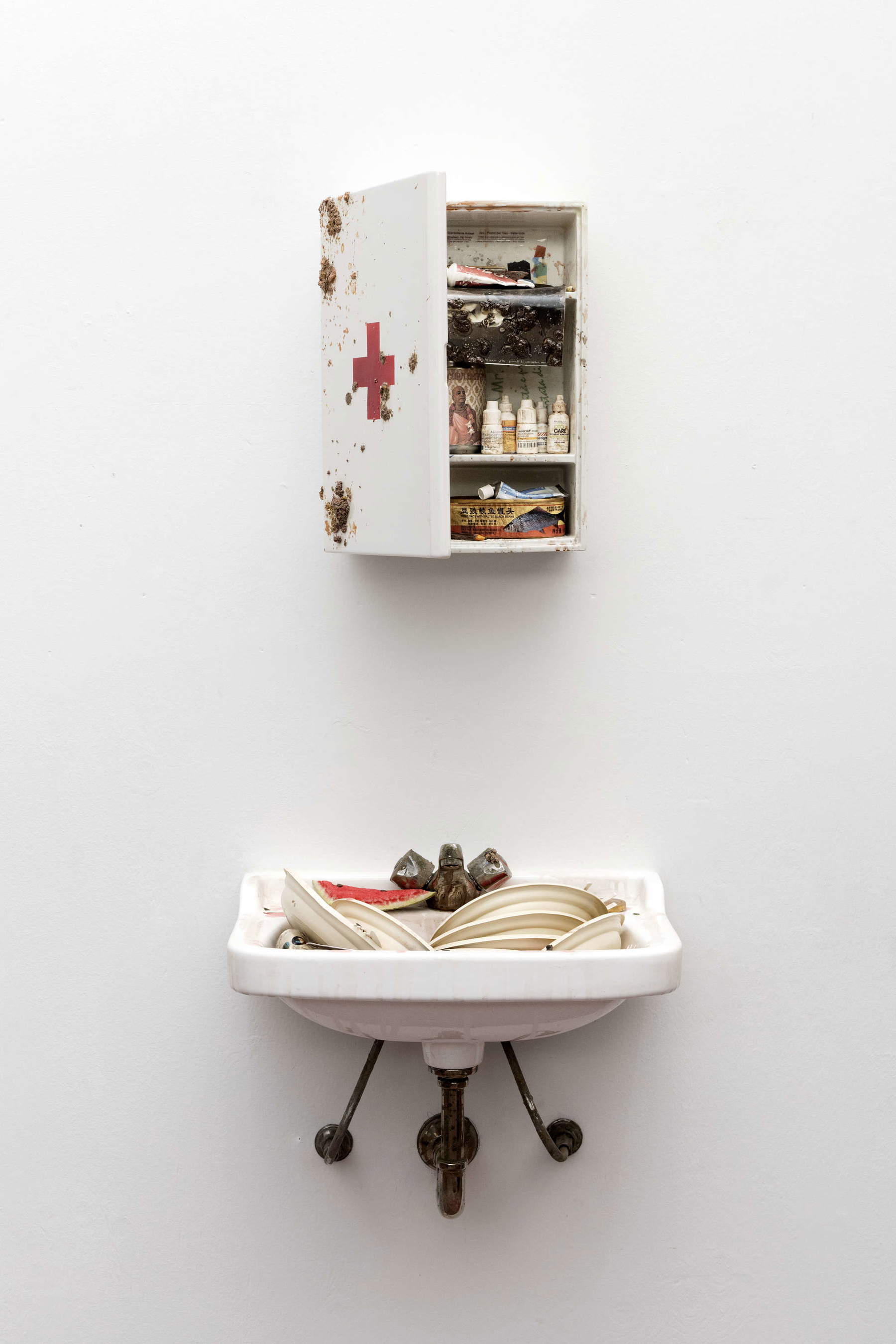 Bertozzi &amp; Casoni, Good New (2023; polychrome ceramic, 117 x 50 x 32 cm). By permission of ABC-ARTE Genoa-Milan, Copyright Bertozzi &amp; Casoni