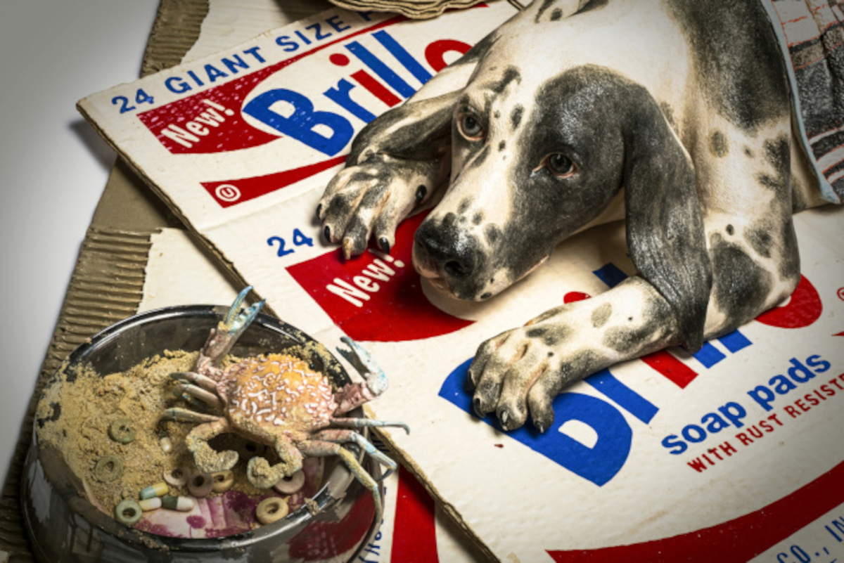 Bertozzi &amp; Casoni, *Cuccia brillo* with an English Setter (2018; polychrome ceramic, 60 x 170 x 116 cm)