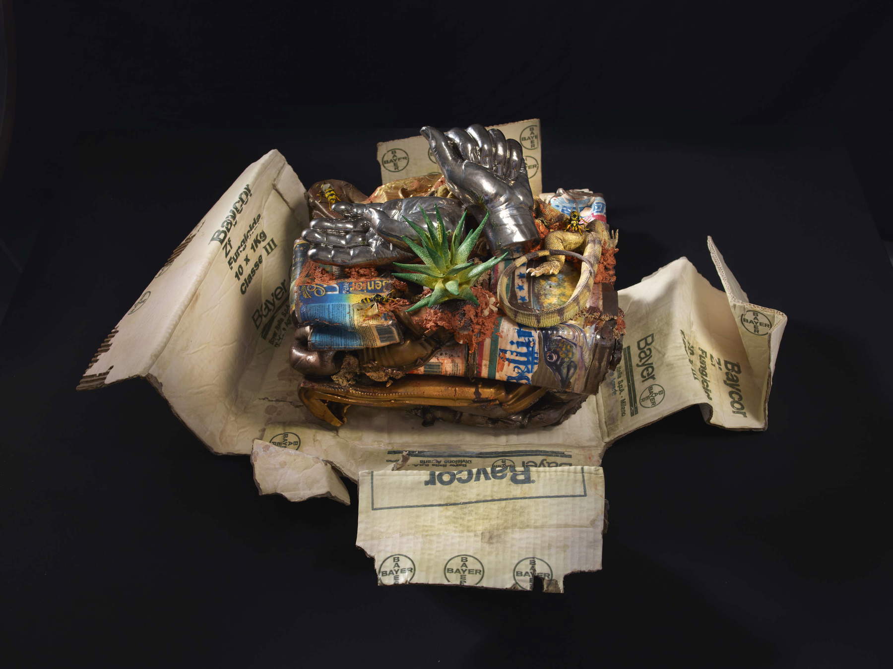Bertozzi &amp; Casoni, Da (2011; polychrome ceramic, 32 x 82 x 82 cm). Courtesy of ABC-ARTE Genoa-Milan, Copyright Bertozzi &amp; Casoni